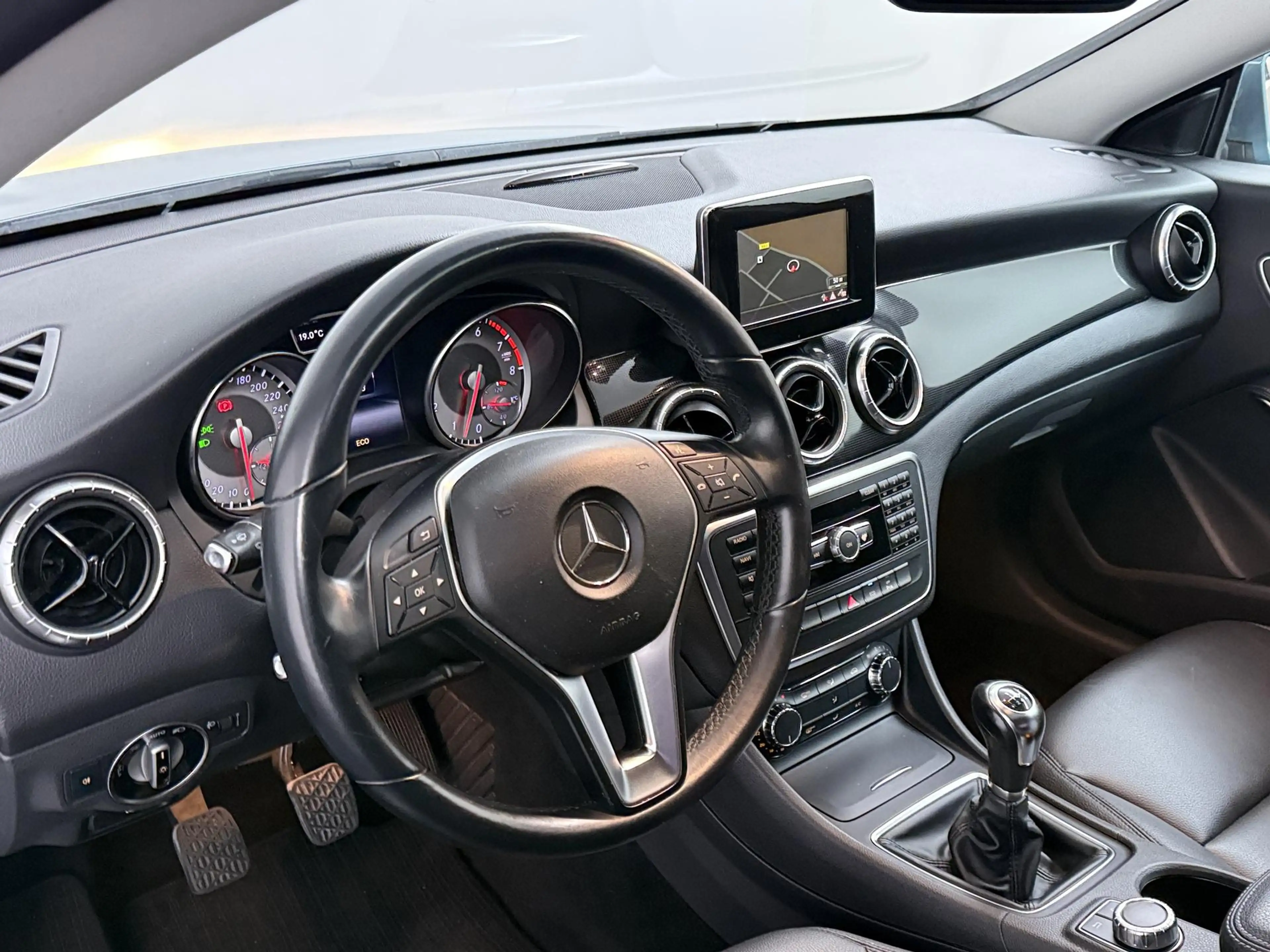 Mercedes-Benz CLA 180 BlueEFF. | Cruise Control | Panoramadak | 18" LMV! — photo 3