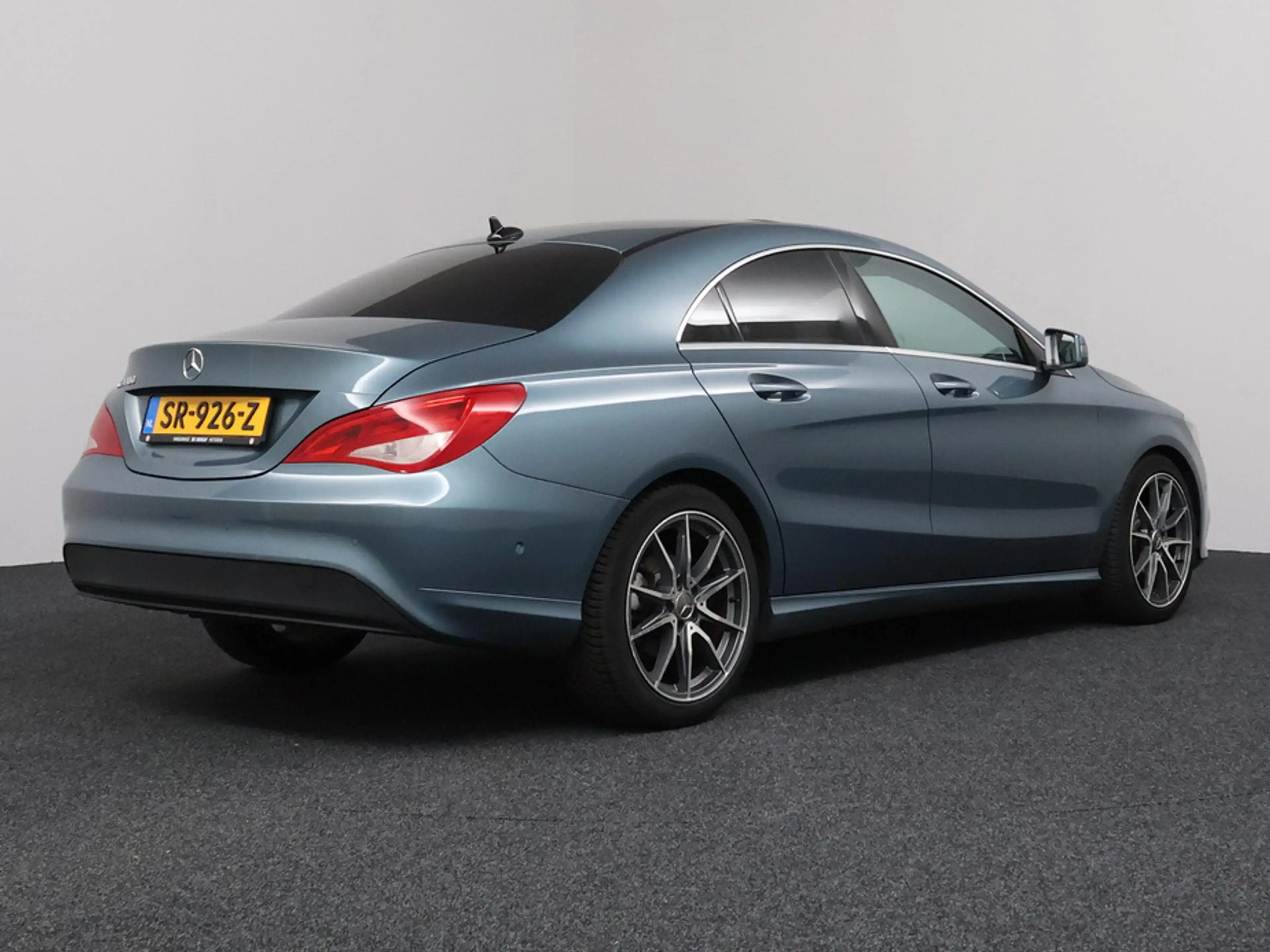 Mercedes-Benz CLA 180 BlueEFF. | Cruise Control | Panoramadak | 18" LMV! — photo 2