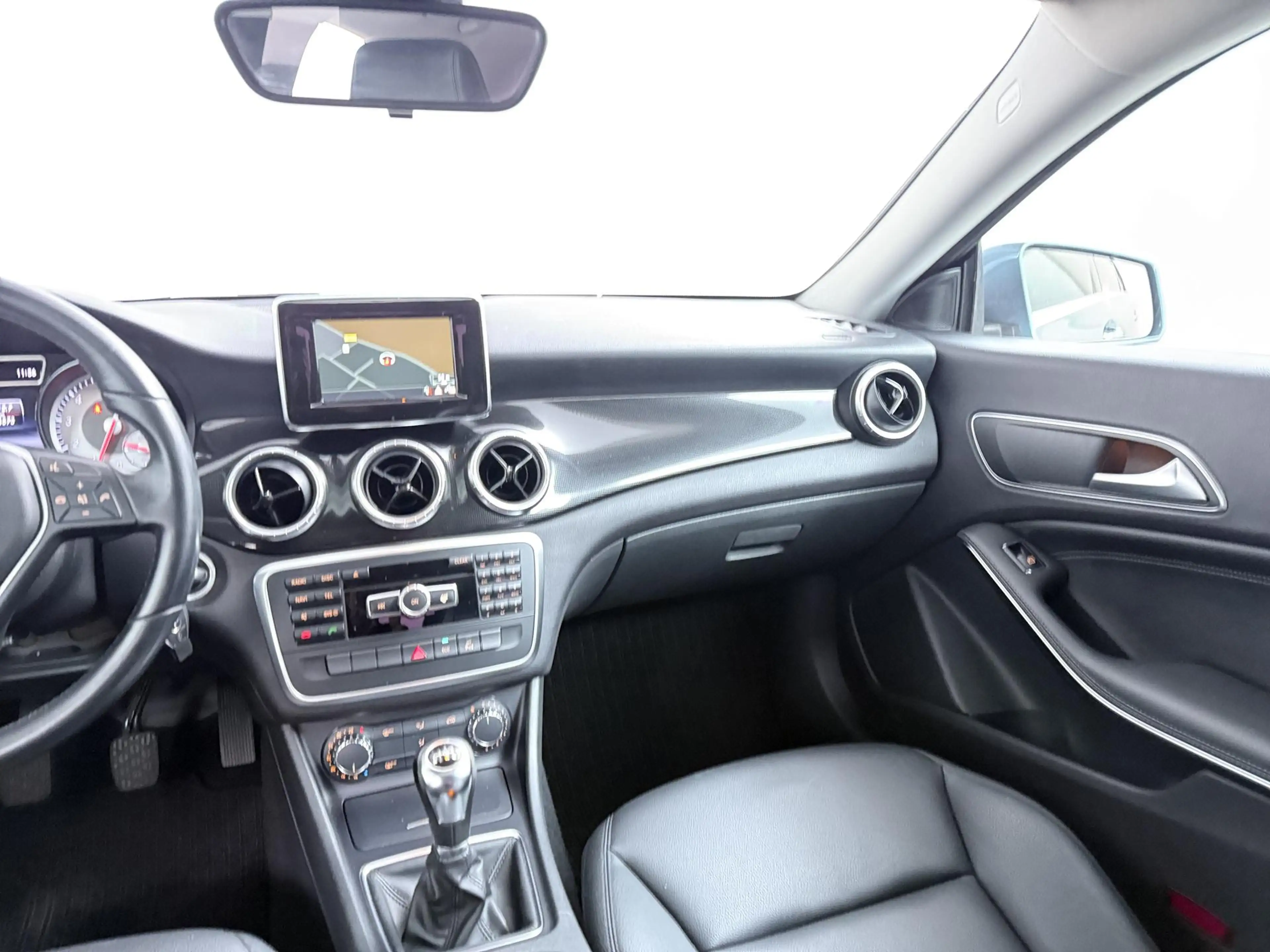 Mercedes-Benz CLA 180 BlueEFF. | Cruise Control | Panoramadak | 18" LMV! — photo 12