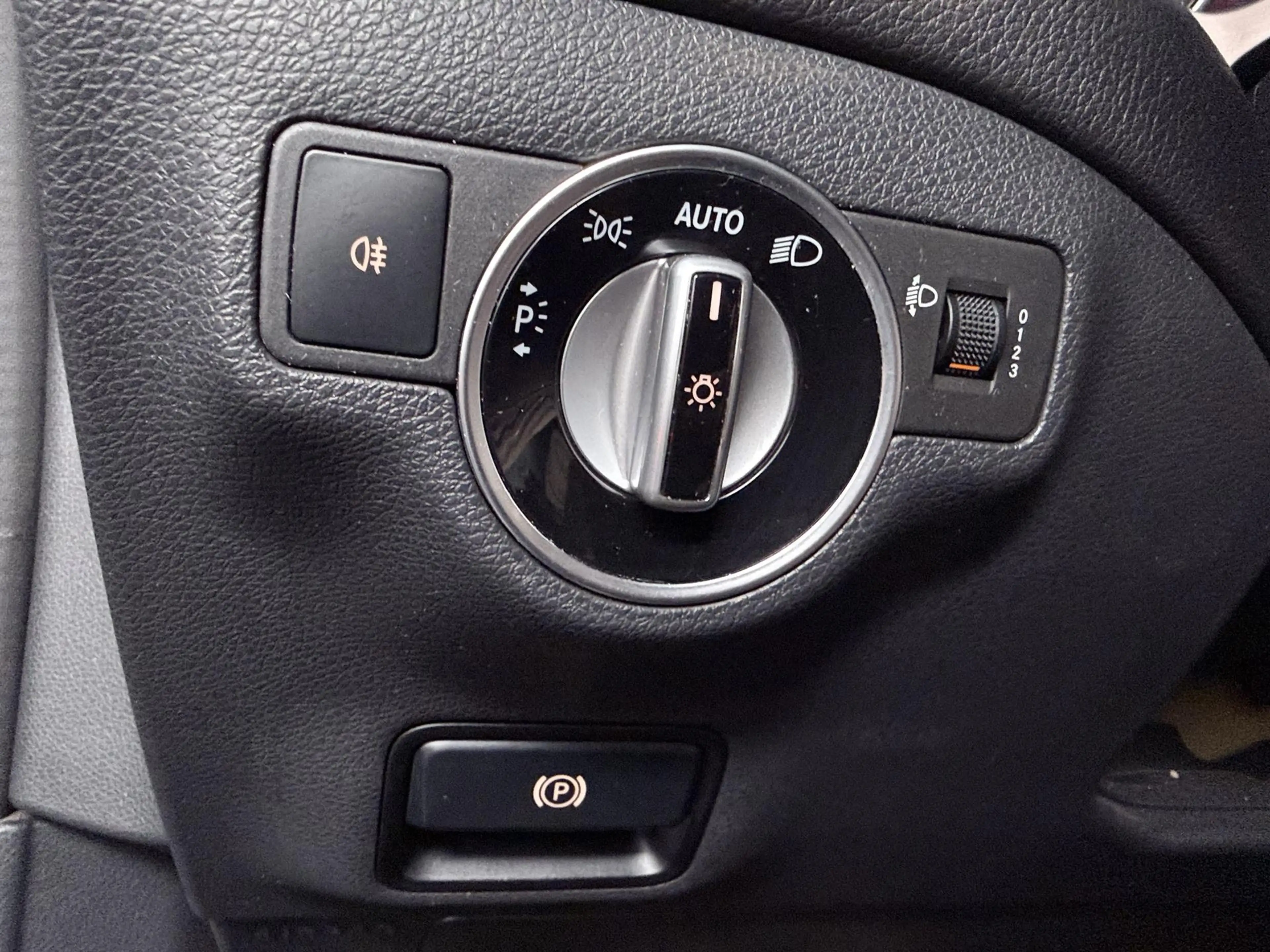 Mercedes-Benz CLA 180 BlueEFF. | Cruise Control | Panoramadak | 18" LMV! — photo 26