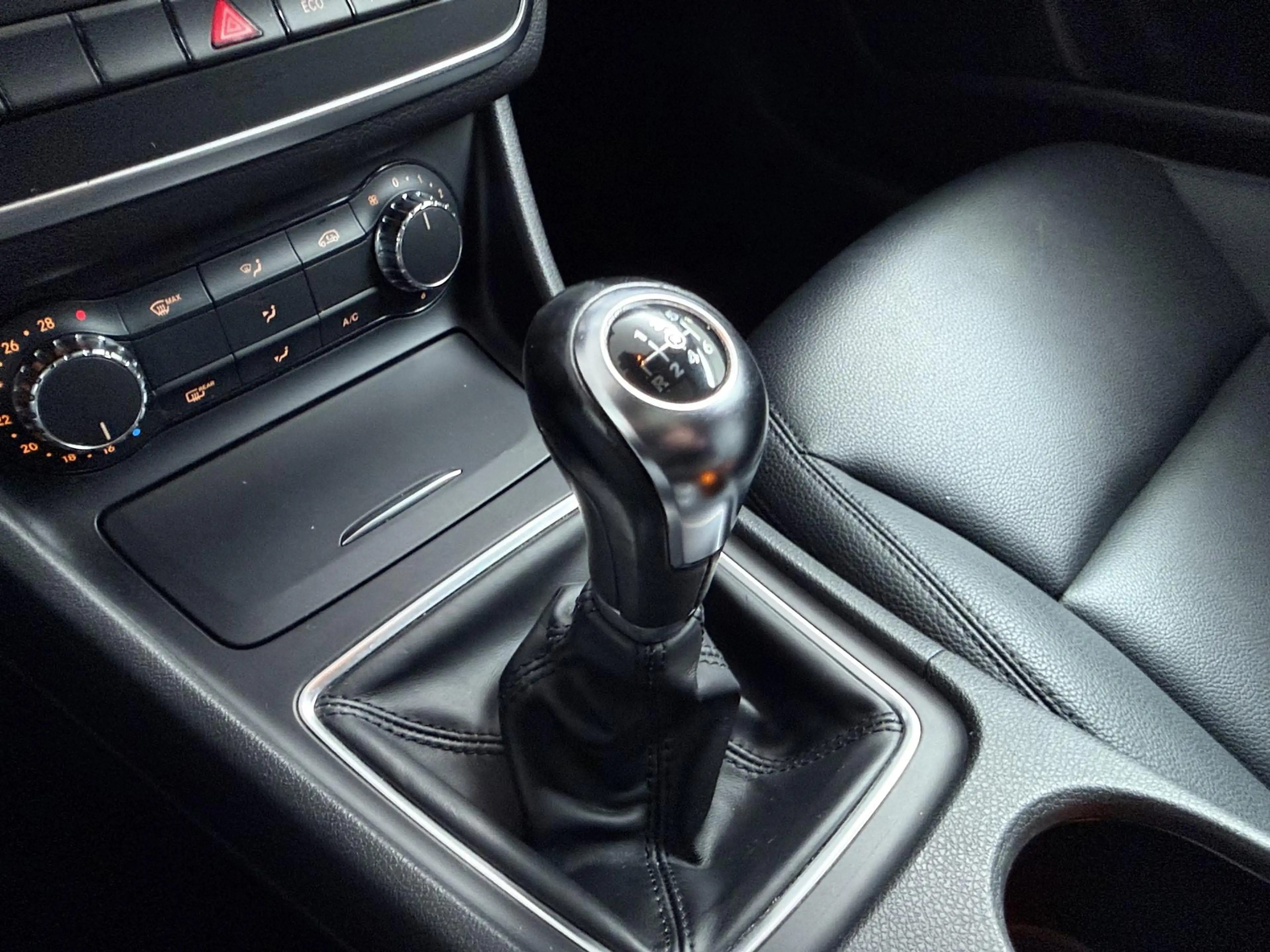 Mercedes-Benz CLA 180 BlueEFF. | Cruise Control | Panoramadak | 18" LMV! — photo 29