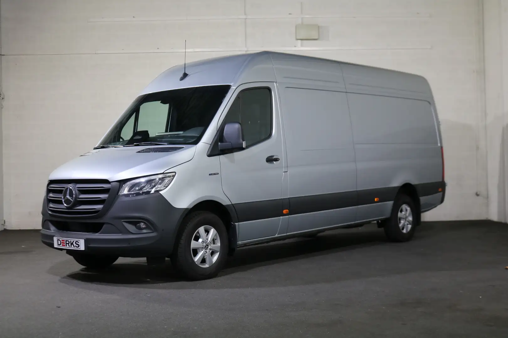 Mercedes-Benz 320 eSprinter L3 H2 Pro 81kWh Stříbrná - 1