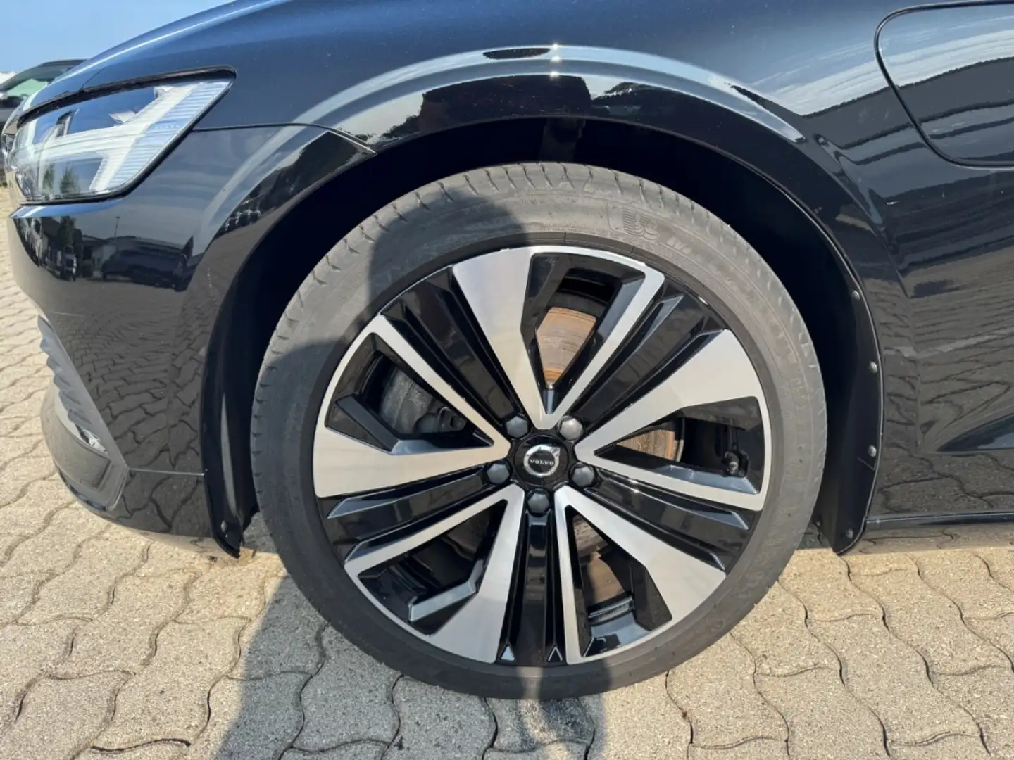 Volvo V60 Kombi Inscription Expression Recharge Plug-In Hybr Zwart - 2