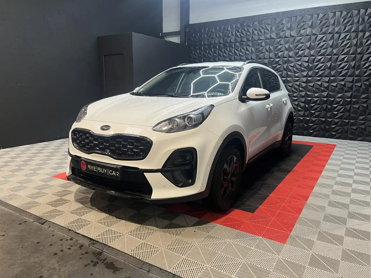 Kia Sportage BLACK EDITION 1.6 CRDI MHEV 136 CH - BVA - CAMERA - CARPLAY - GARANTIE 12 MOIS — photo 1 of 40