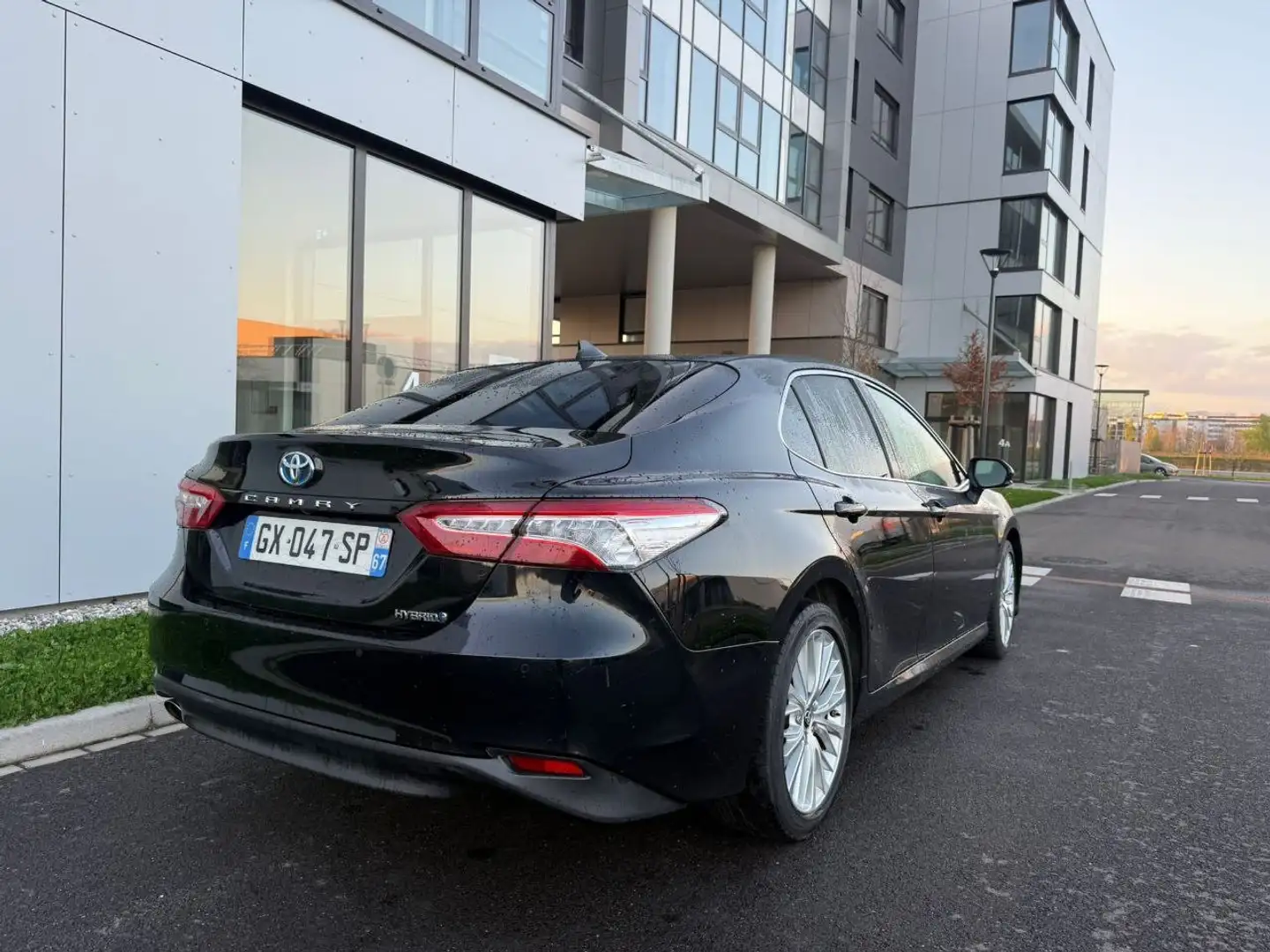 Toyota Camry Camry Hybride 218ch 2WD Dynamic Noir - 2