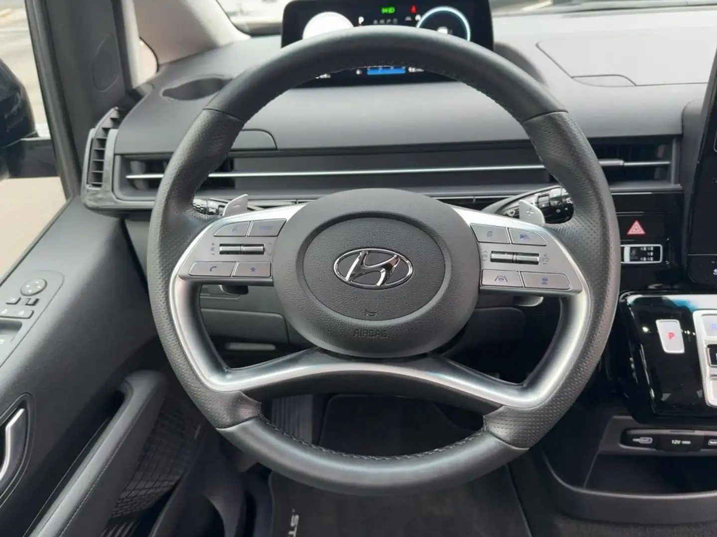 Hyundai STARIA 2.2 AT 2WD 7 posti Luxury Nero - 2