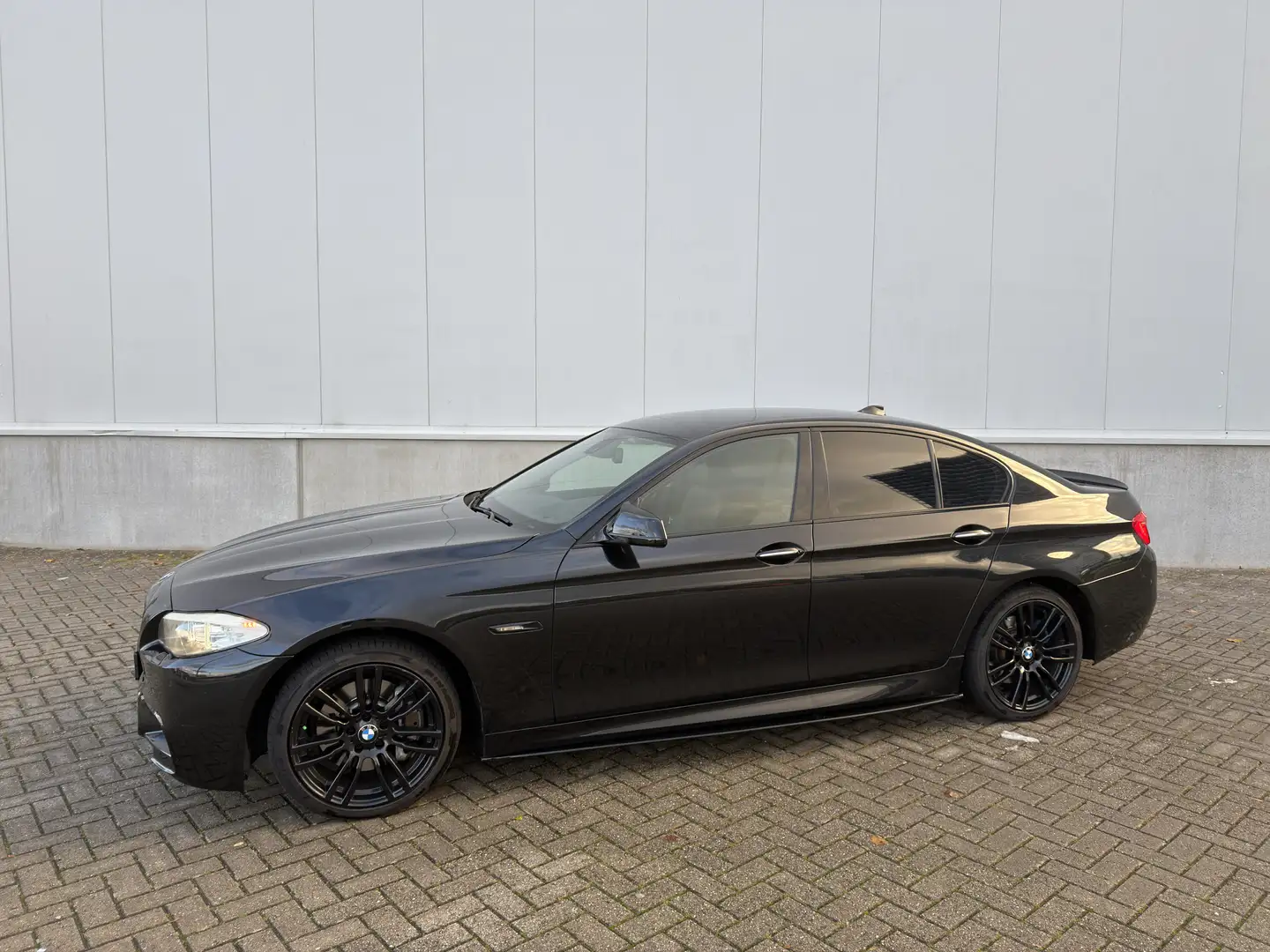 BMW 528 BMW 528i F10 - M5 EVOLOOK | Sportuitlaat | Vol opt Zwart - 2