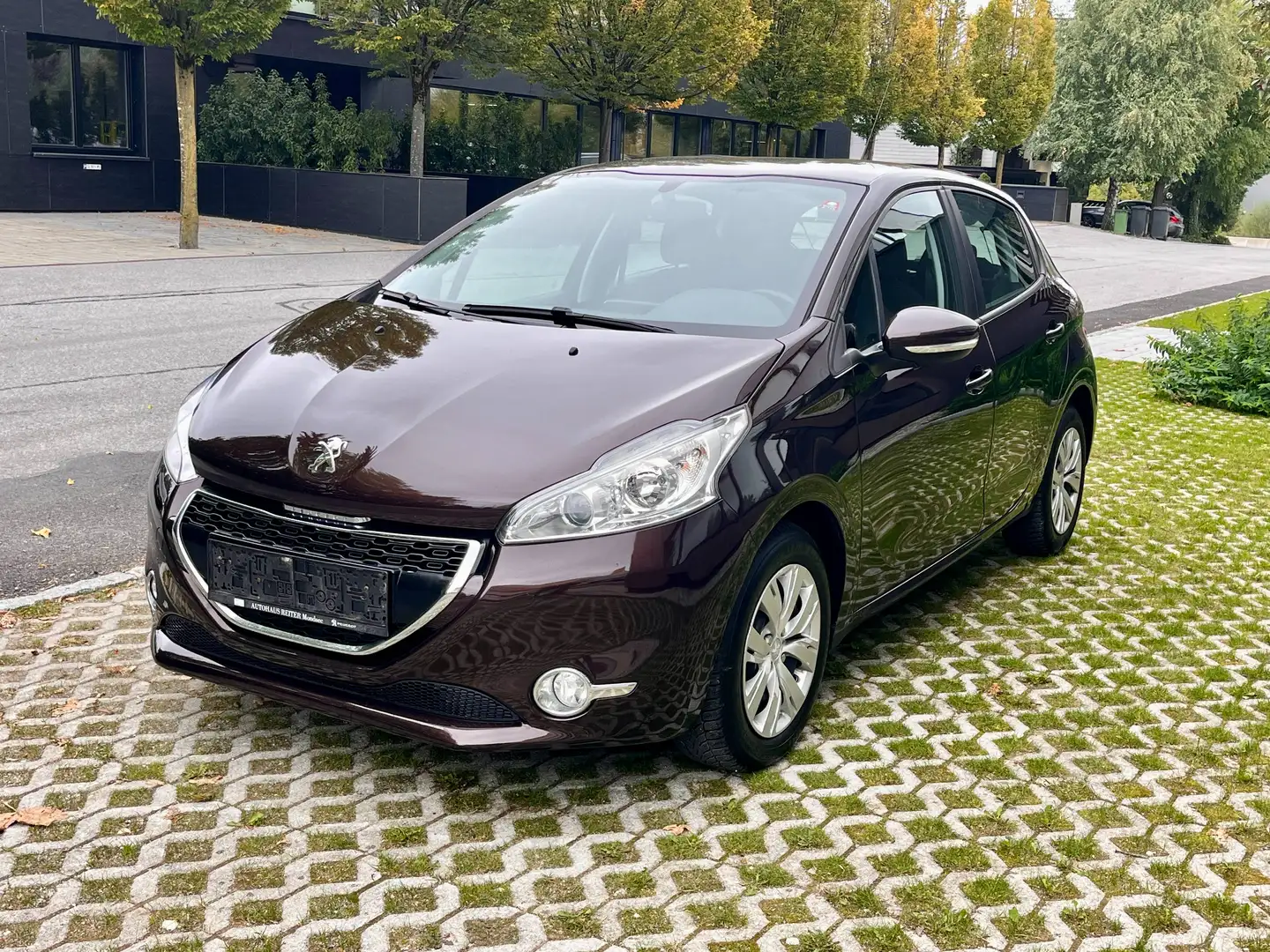 Peugeot 208 Active 1.4HDi 68ps neues Pickerl TOP Zustand Braun - 1