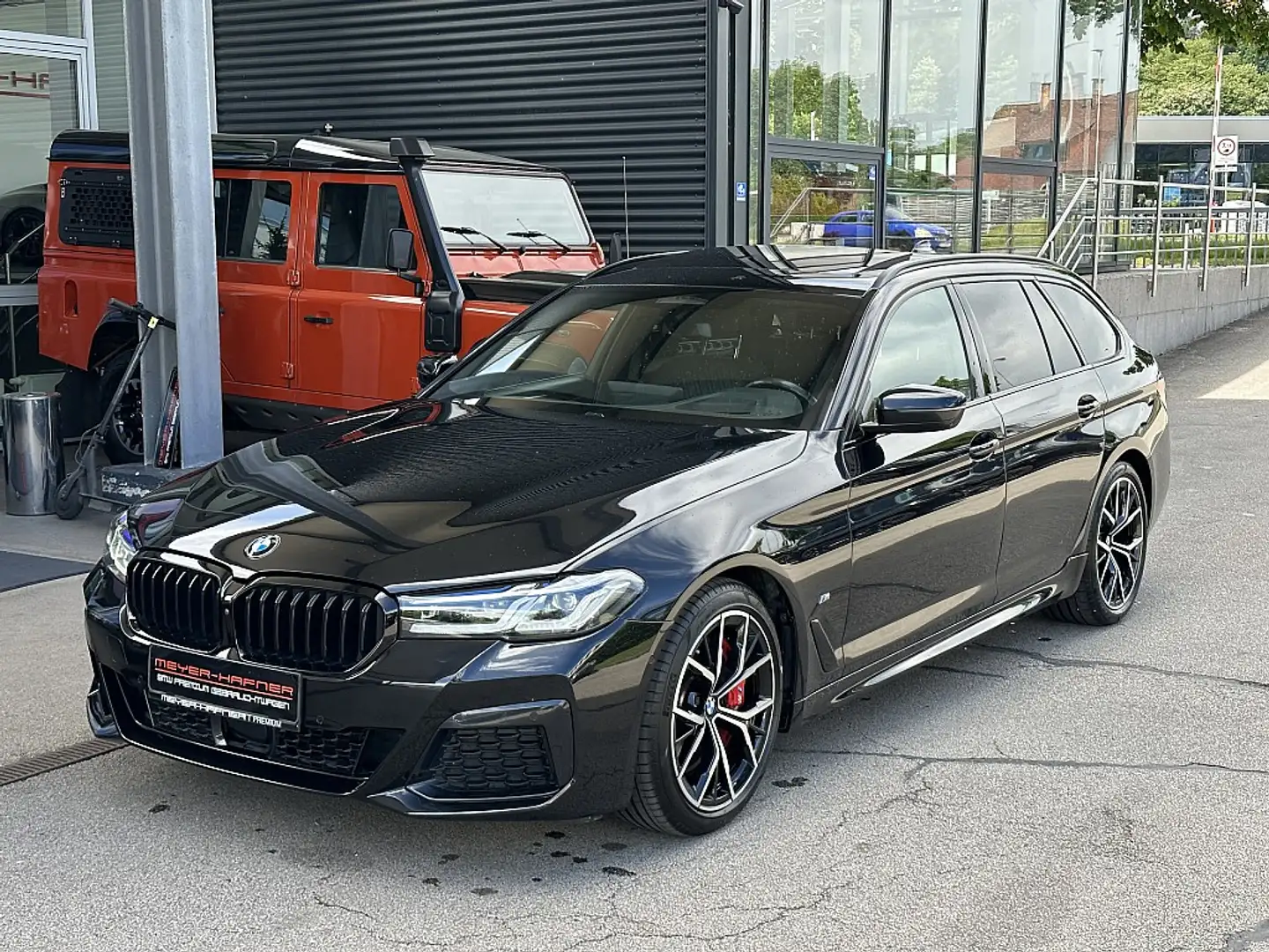 BMW 530 d Touring xDrive M-Paket Aut. Schwarz - 1