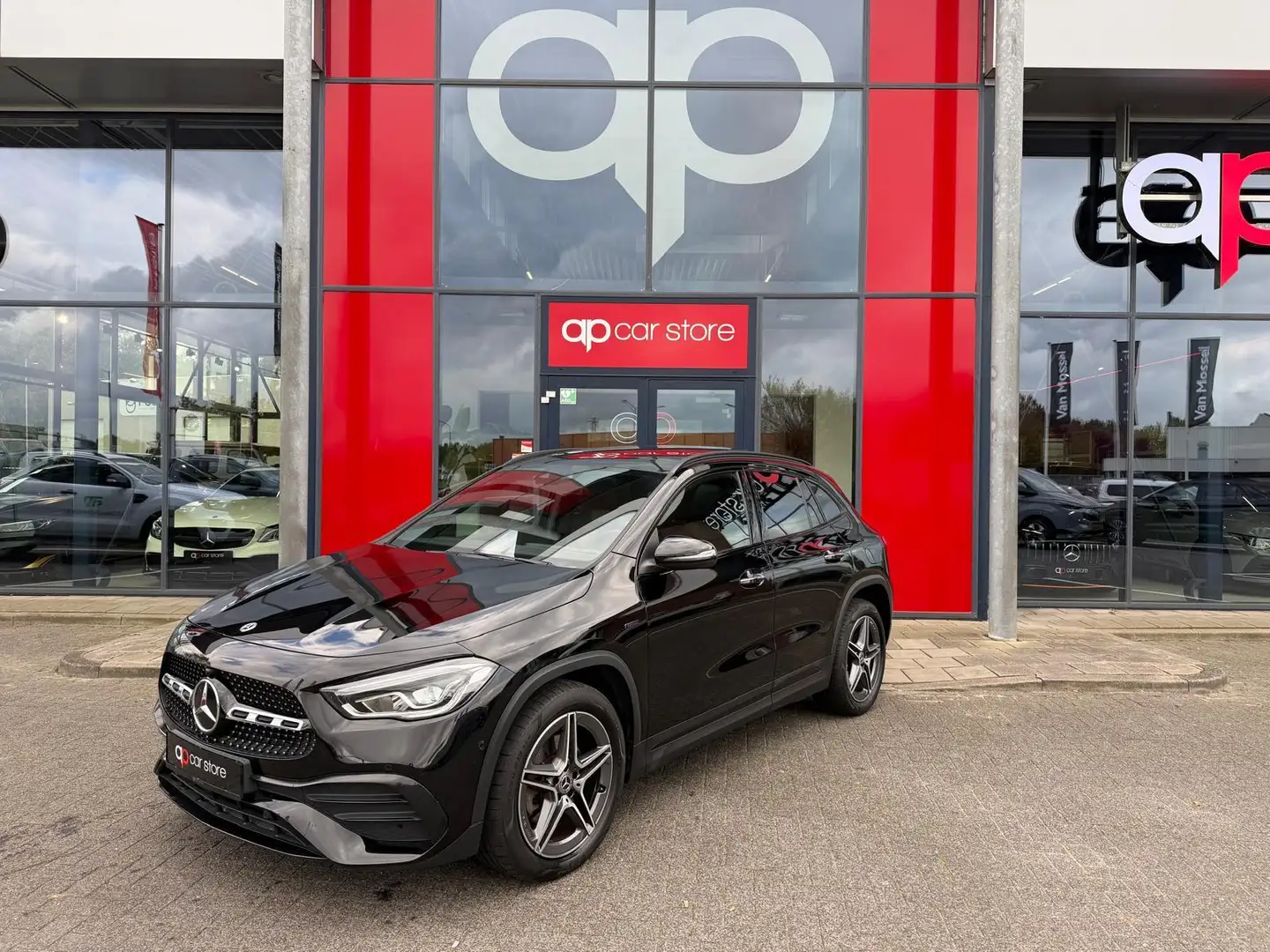 Mercedes-Benz GLA 250 e Business Solution AMG Limited/ Panorama Zwart - 1