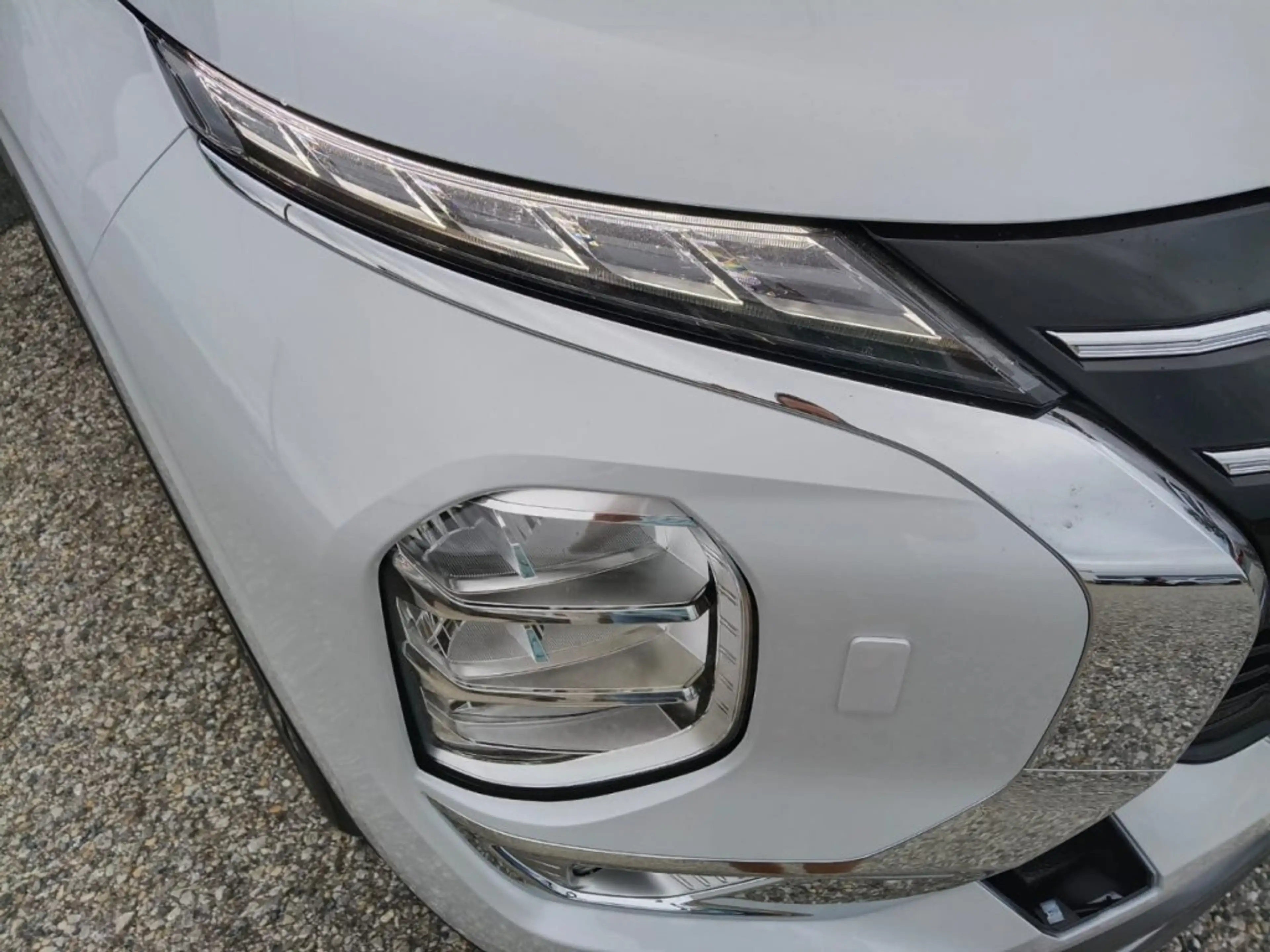 Mitsubishi Outlander PHEV 2,4 4WD Allrad Intense — photo 12