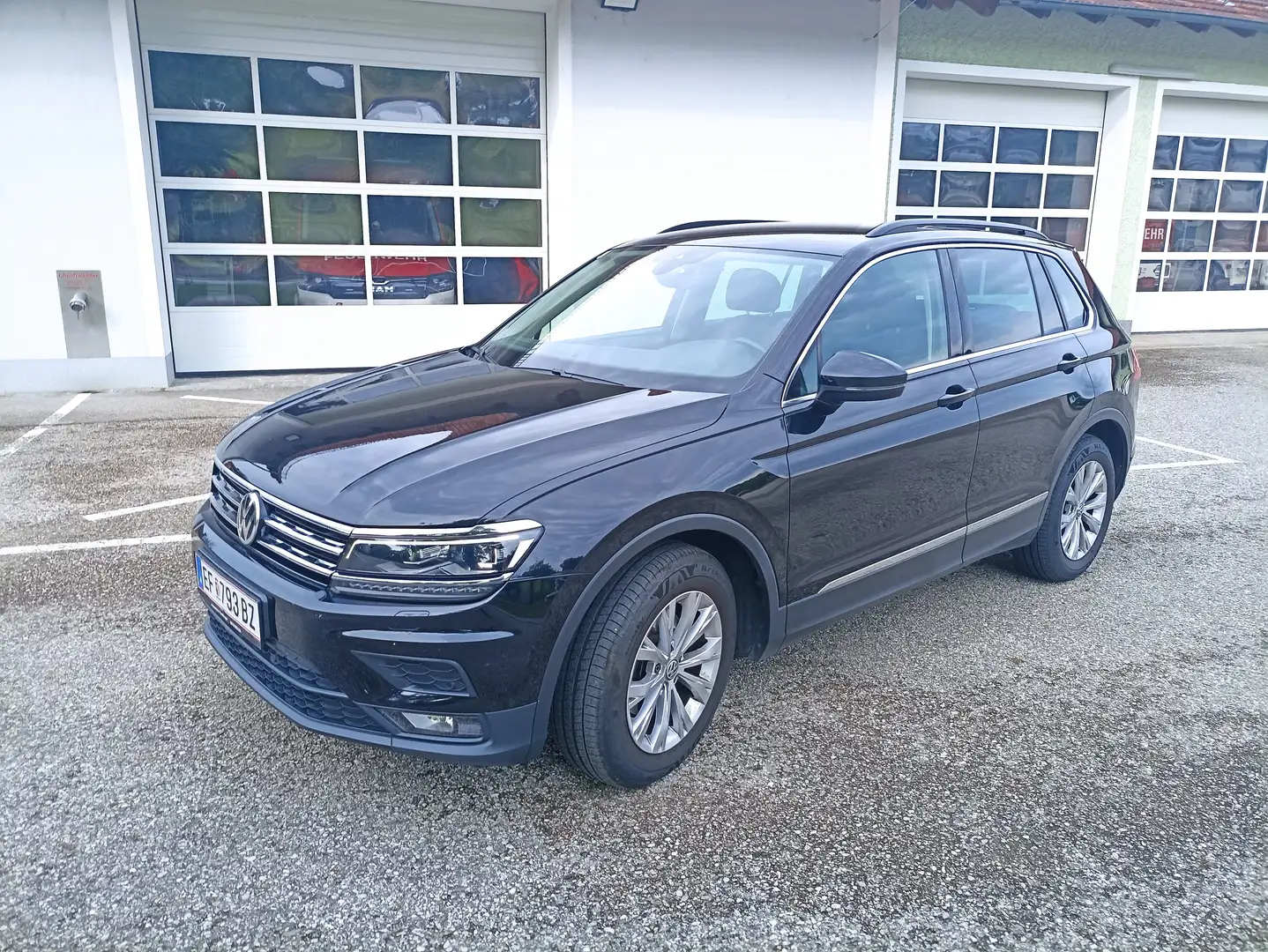 Volkswagen Tiguan Tiguan 2,0 TDI SCR Comfortline ,LED,Navi,Ahk,8fach Schwarz - 1