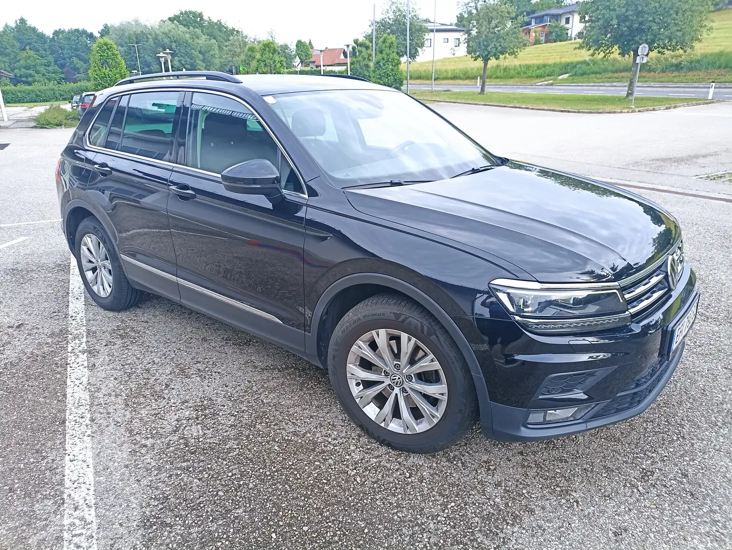 Volkswagen Tiguan Tiguan 2,0 TDI SCR Comfortline ,LED,Navi,Ahk,8fach Schwarz - 2
