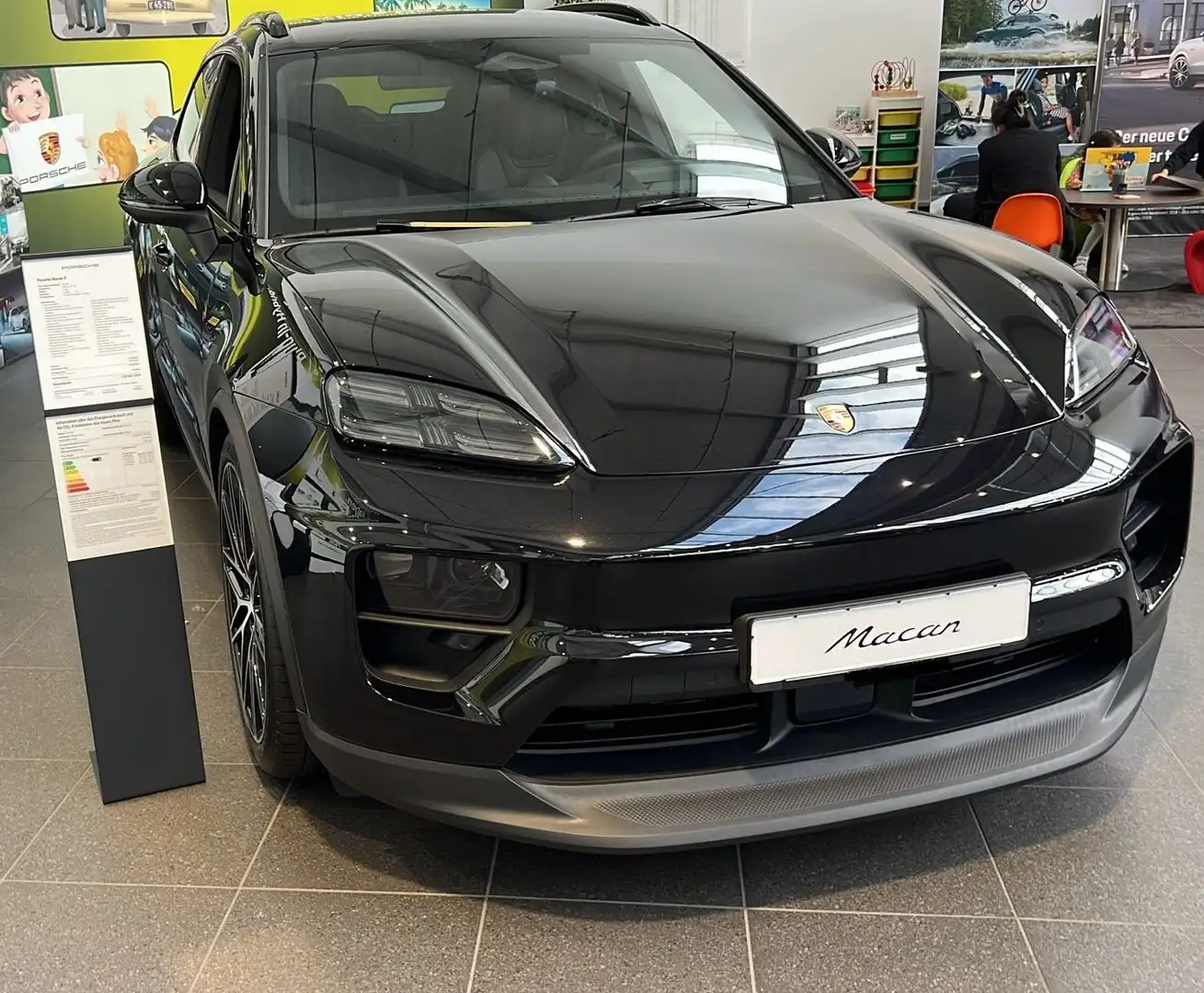 Porsche Macan EV 4 BOSE/GANCIO/MATRIX/TETTO/SOSP. PNEUM./CHRONO Nero - 2