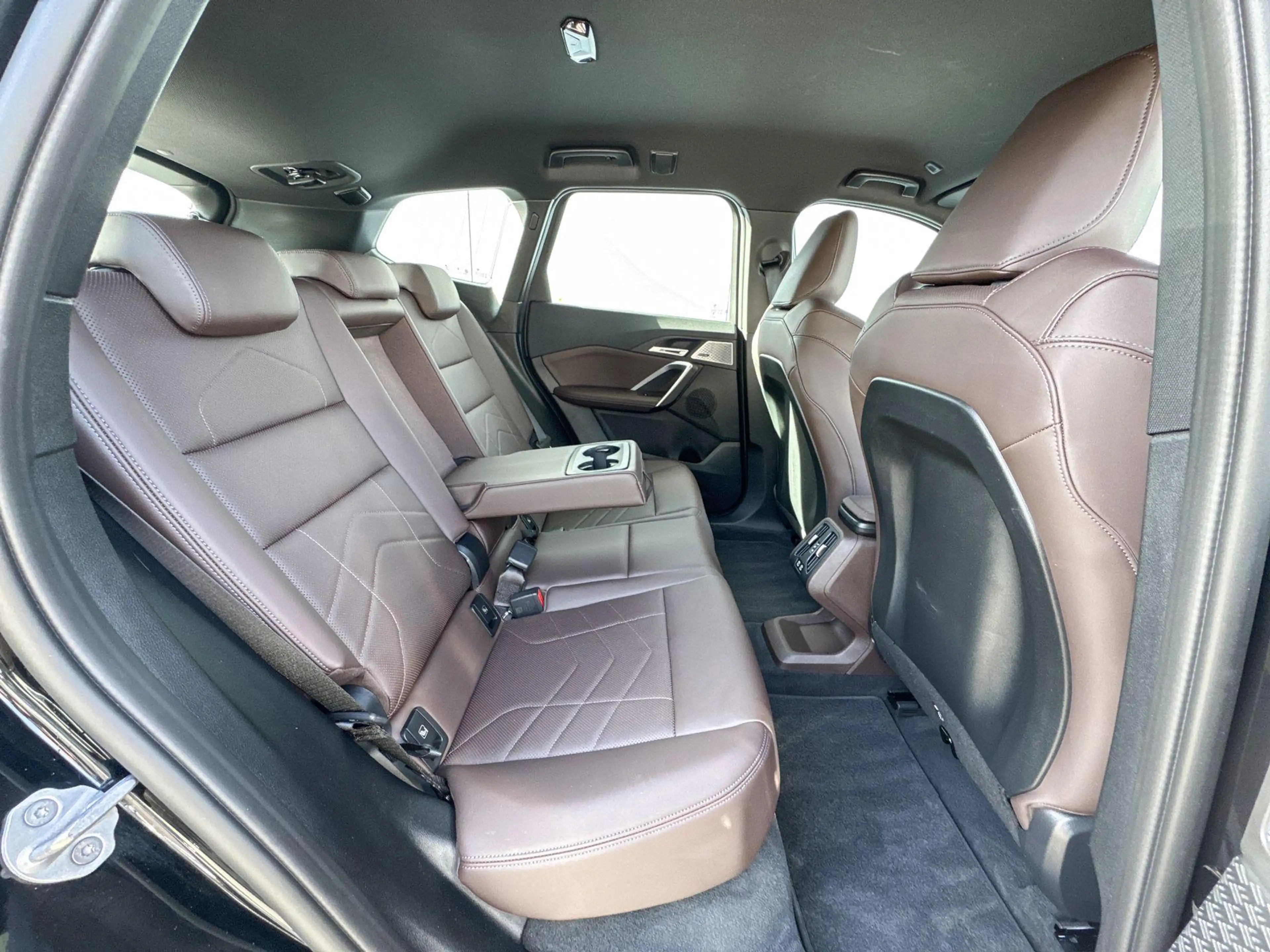 BMW iX1 xDrive30 M-Sport / Harman Kardon / Head-Up / Drivi — photo 8