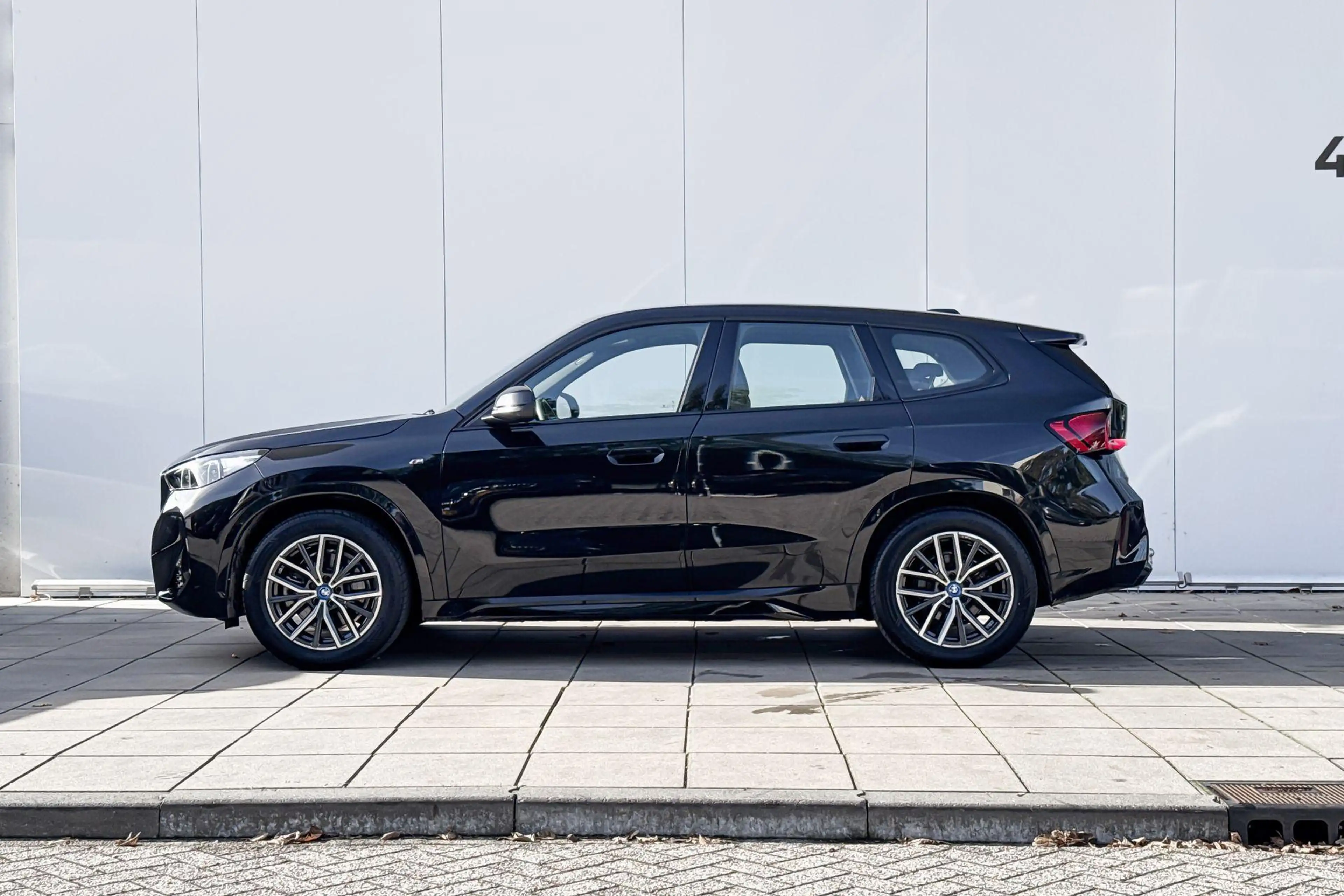 BMW iX1 xDrive30 M-Sport / Harman Kardon / Head-Up / Drivi — photo 2