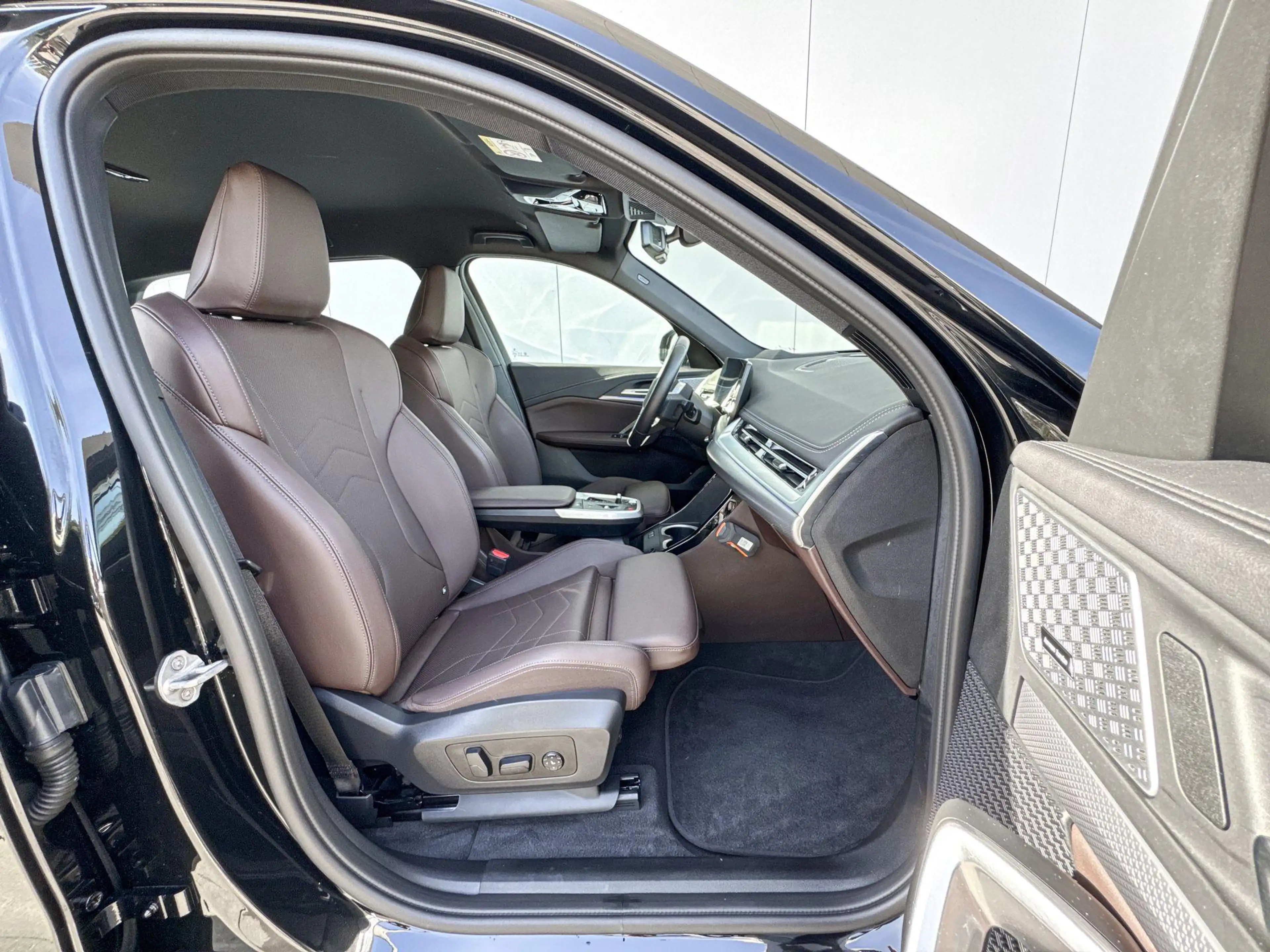 BMW iX1 xDrive30 M-Sport / Harman Kardon / Head-Up / Drivi — photo 6