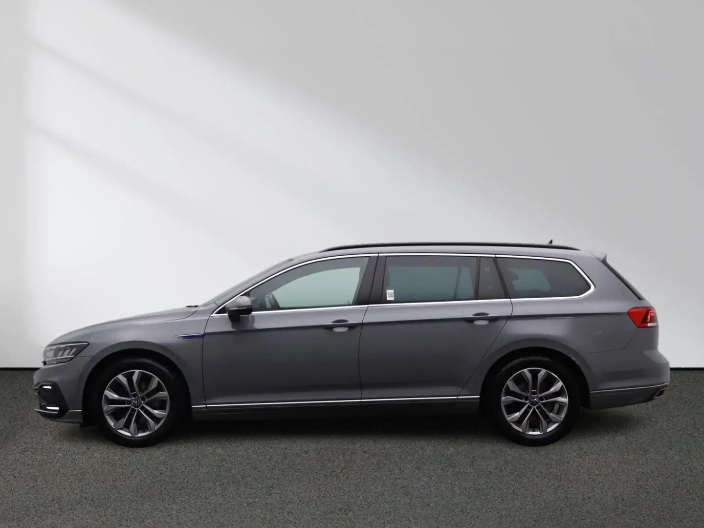 Volkswagen Passat GTE Variant 1.4 eHybrid CarPlay LED AHK Grau - 2