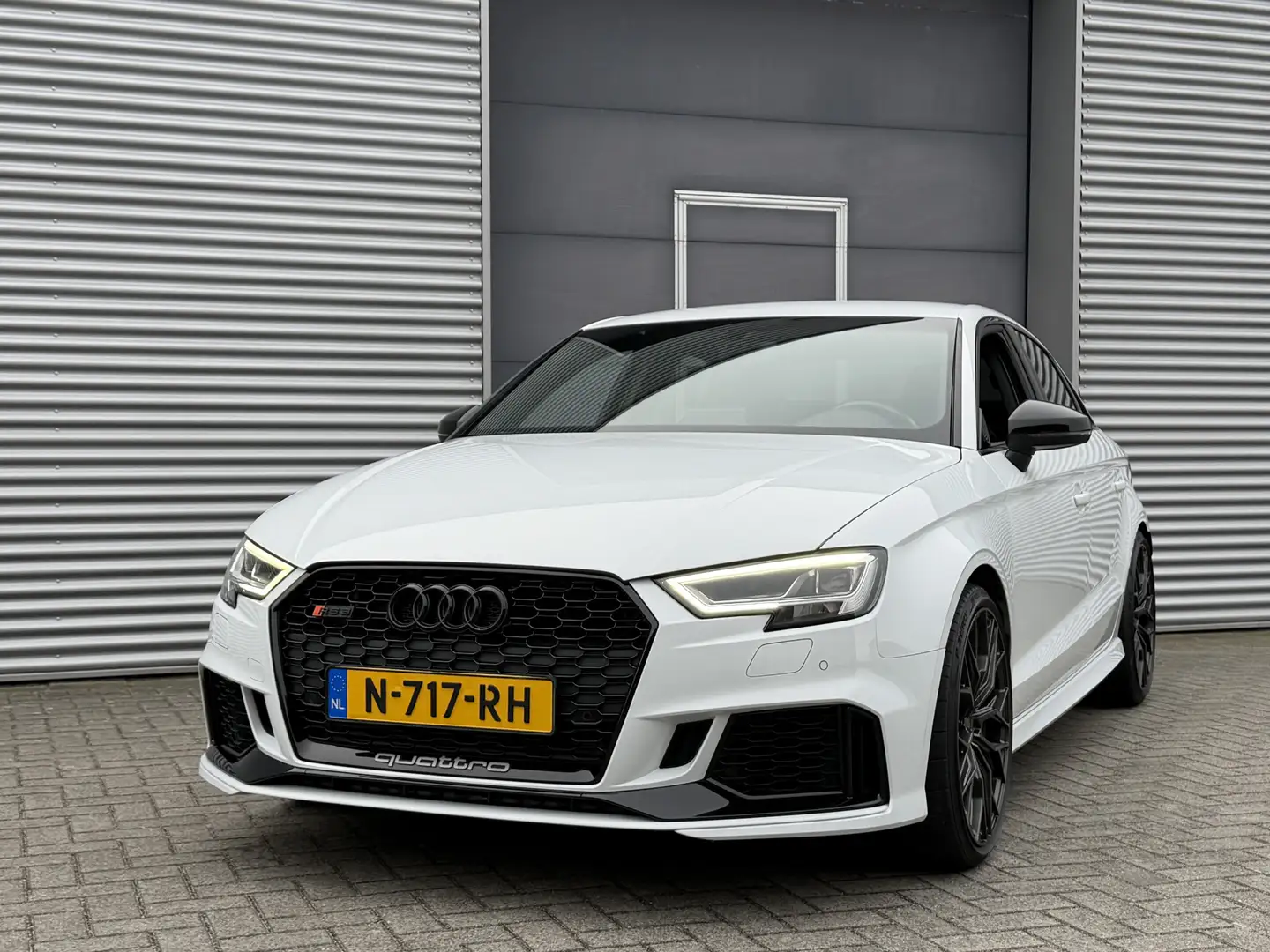 Audi RS3 A3 Limousine 2.5 TFSI quattro I 400 PK I Aut. I Ke Weiß - 2