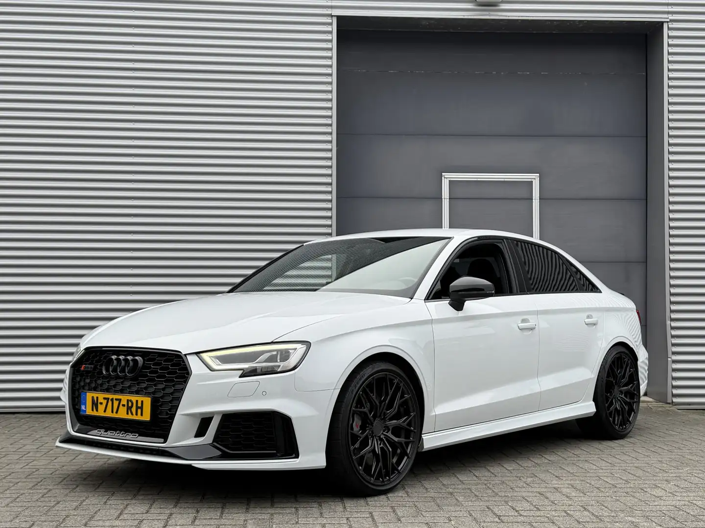 Audi RS3 A3 Limousine 2.5 TFSI quattro I 400 PK I Aut. I Ke Weiß - 1