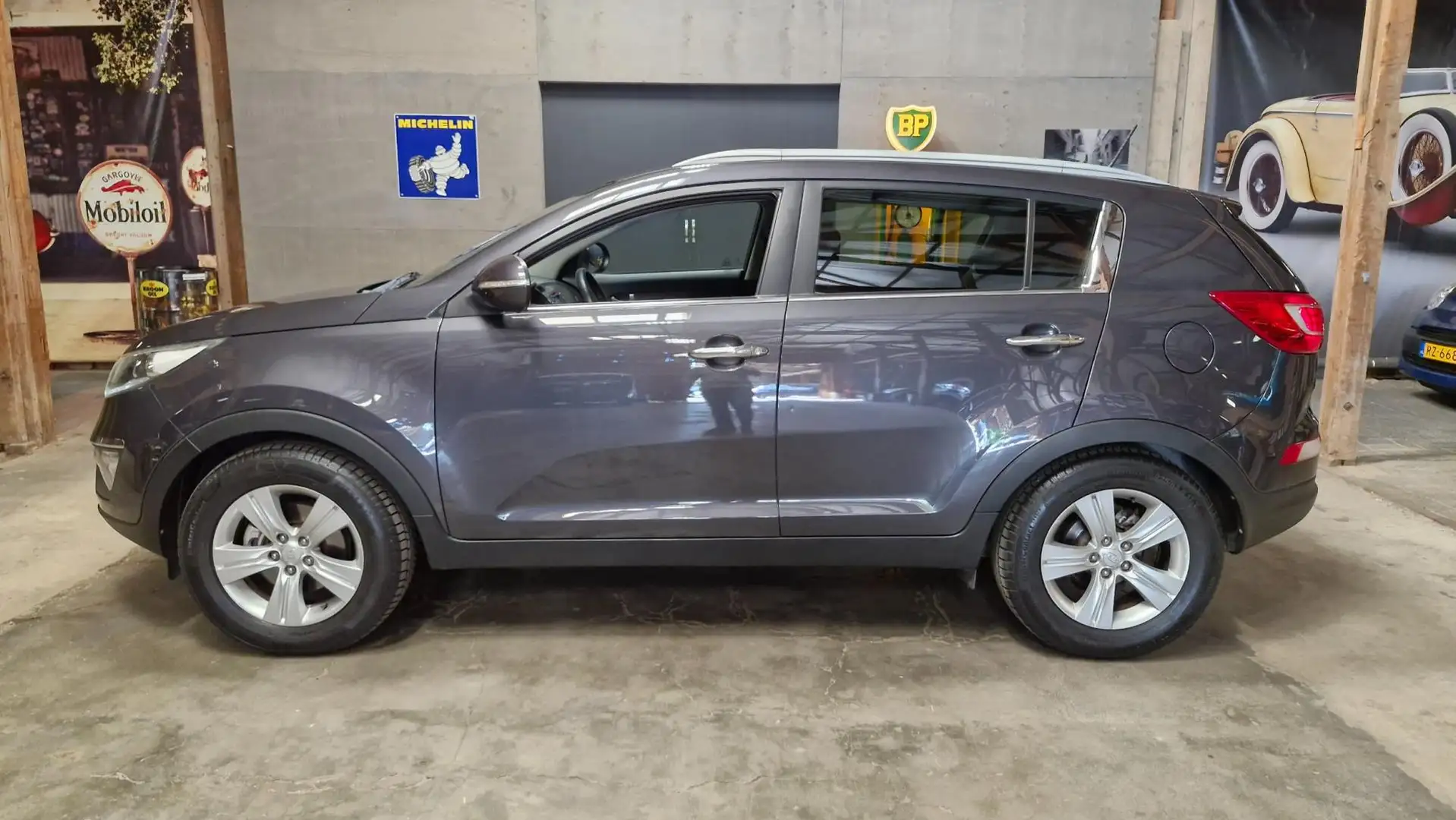 Kia Sportage 1.6 GDI X-ecutive Plus Pack 135PK | Rijklaar | Hal Gris - 2