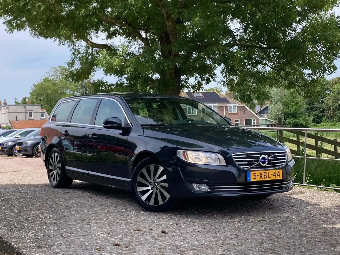 Volvo V70 1.6 D2 Nordic+ | Automaat + Leder + Clima nu € 6.9 Gris - 1
