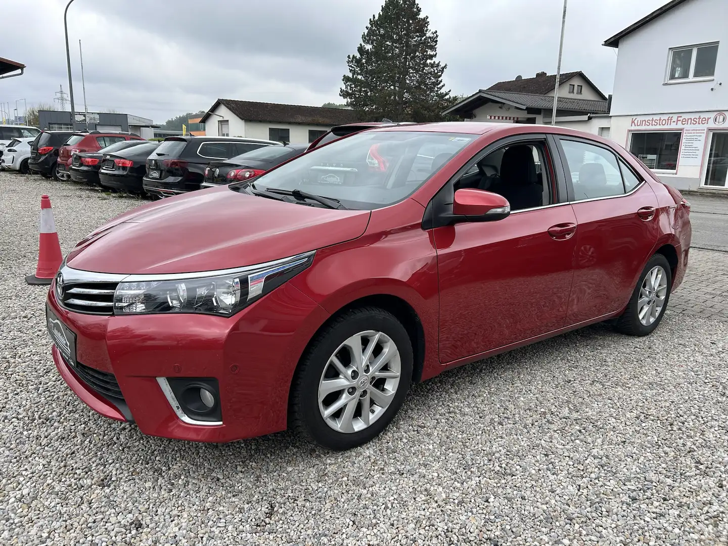 Toyota Corolla 1.6i EDiTiON Automatik Navi Kamera AHK Rot - 1