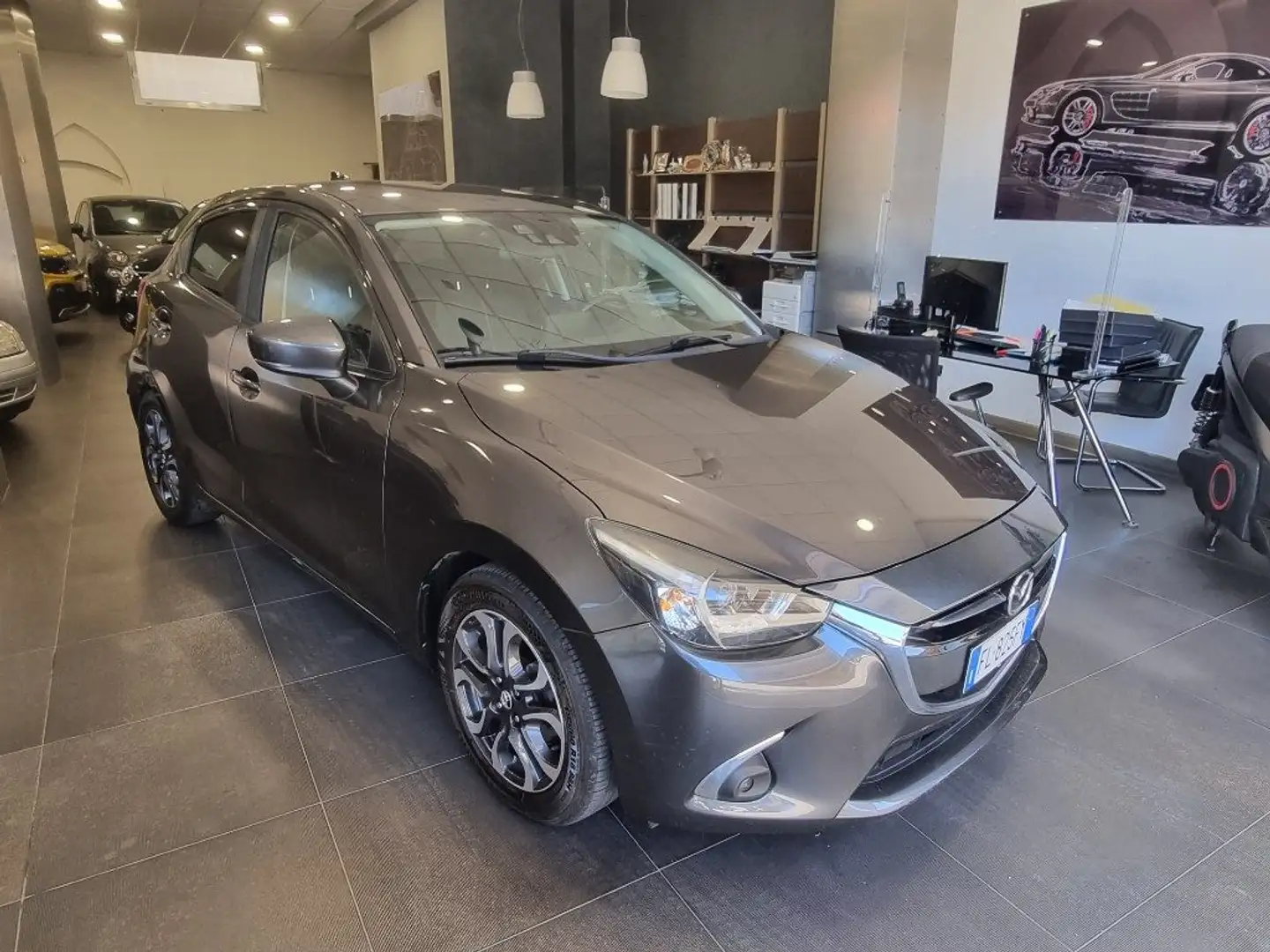 Mazda 2 1.5 90 CV Skyactiv-G Exceed Gris - 1