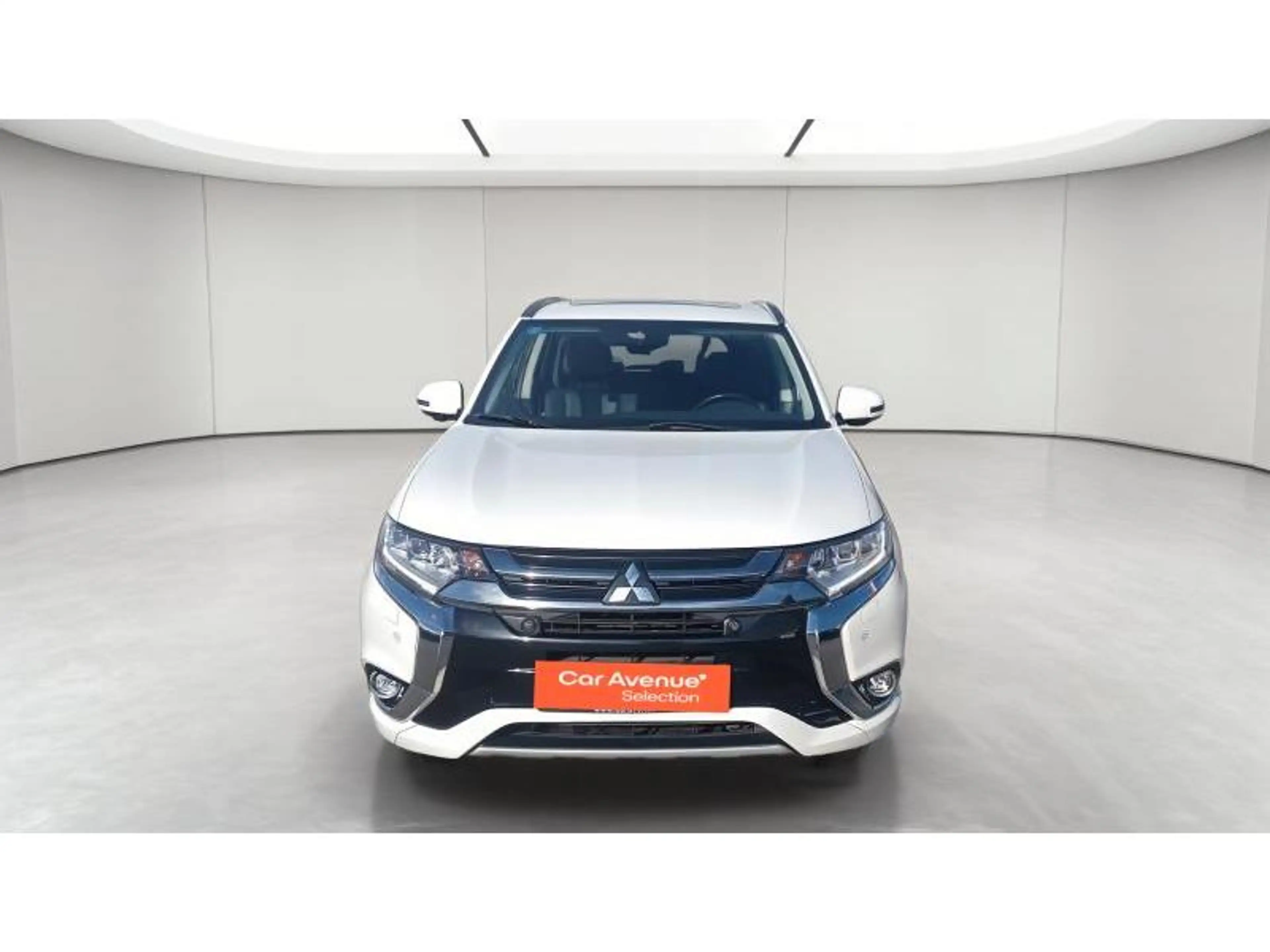 Mitsubishi Outlander PHEV — photo 8