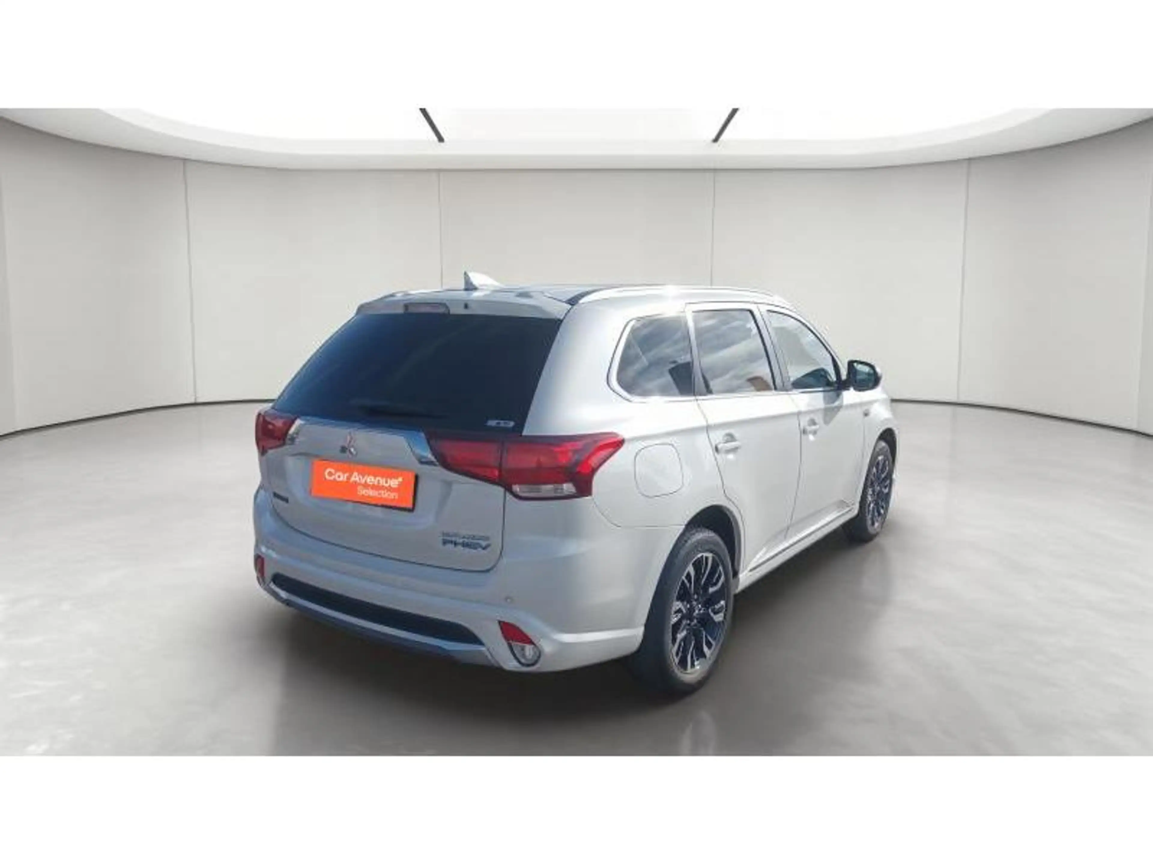 Mitsubishi Outlander PHEV — photo 3