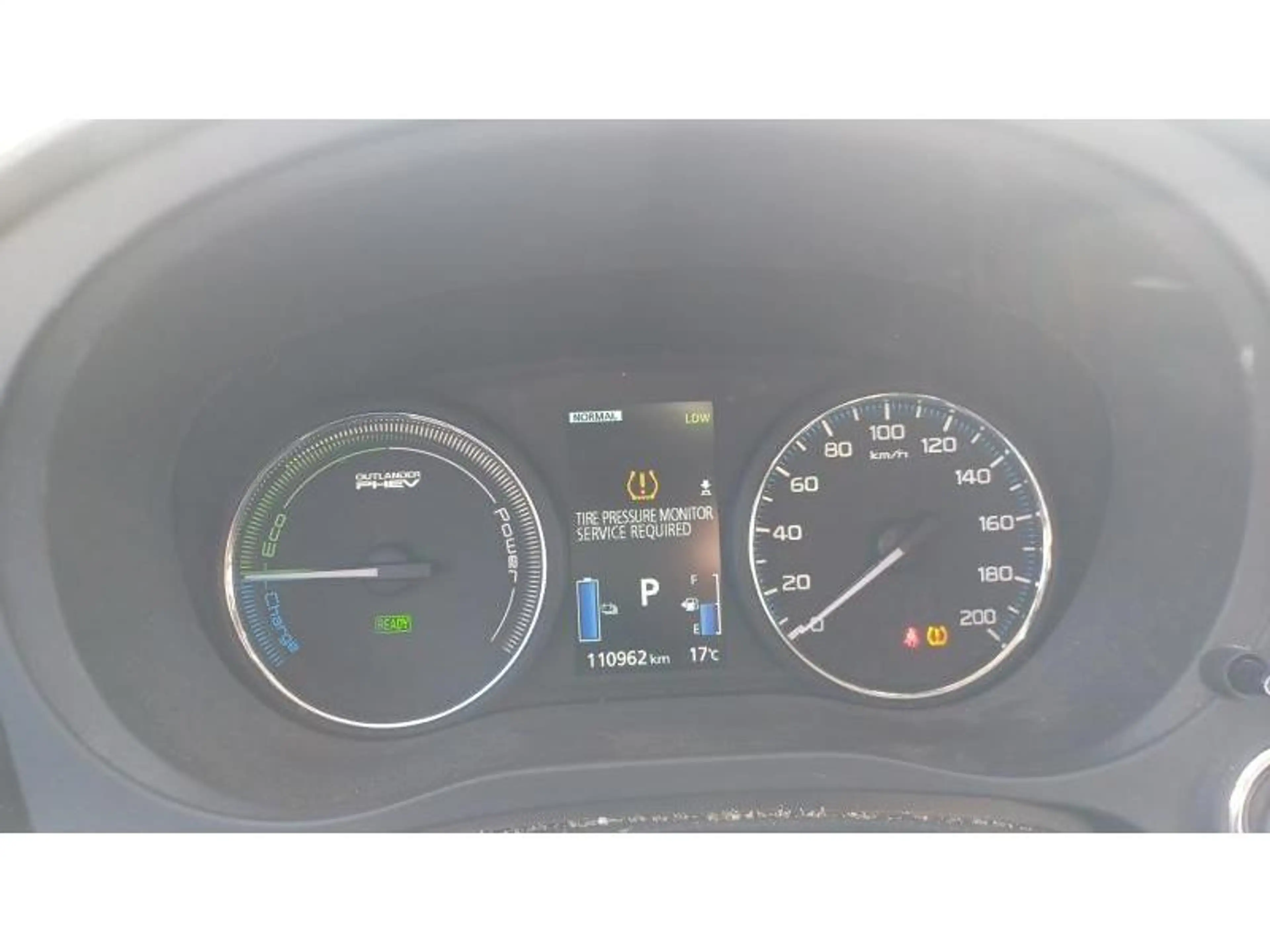 Mitsubishi Outlander PHEV — photo 10