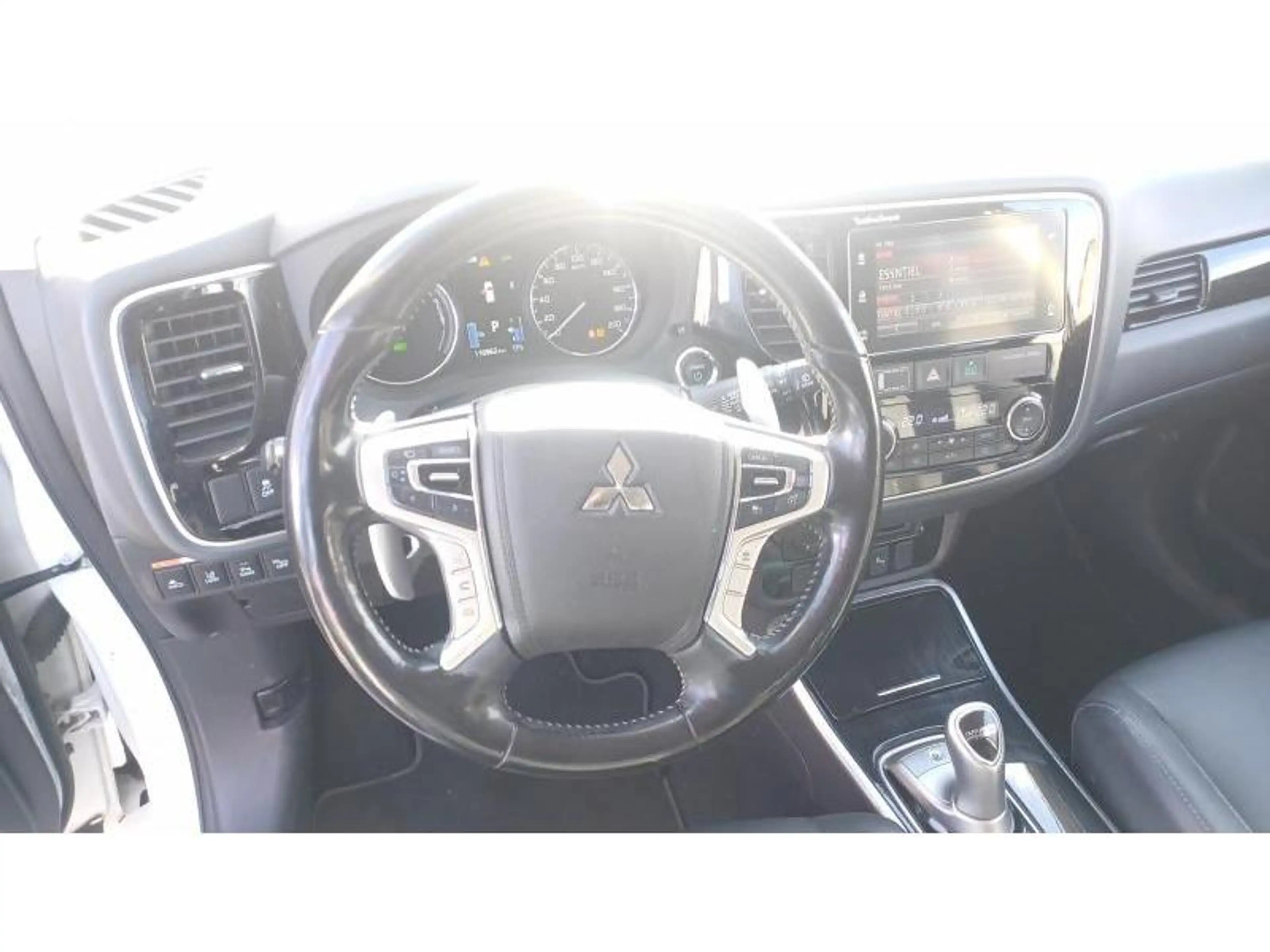 Mitsubishi Outlander PHEV — photo 15