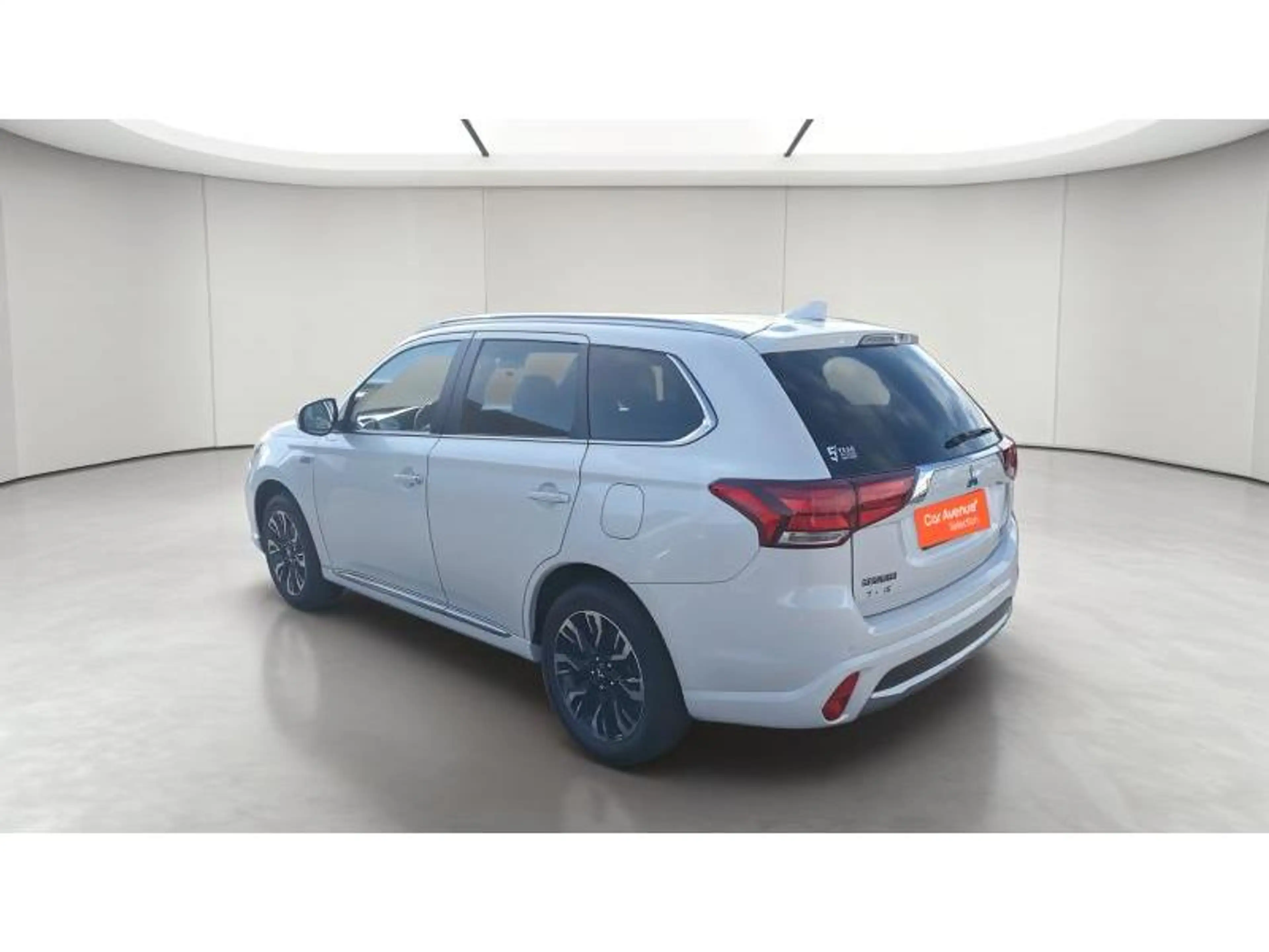 Mitsubishi Outlander PHEV — photo 7
