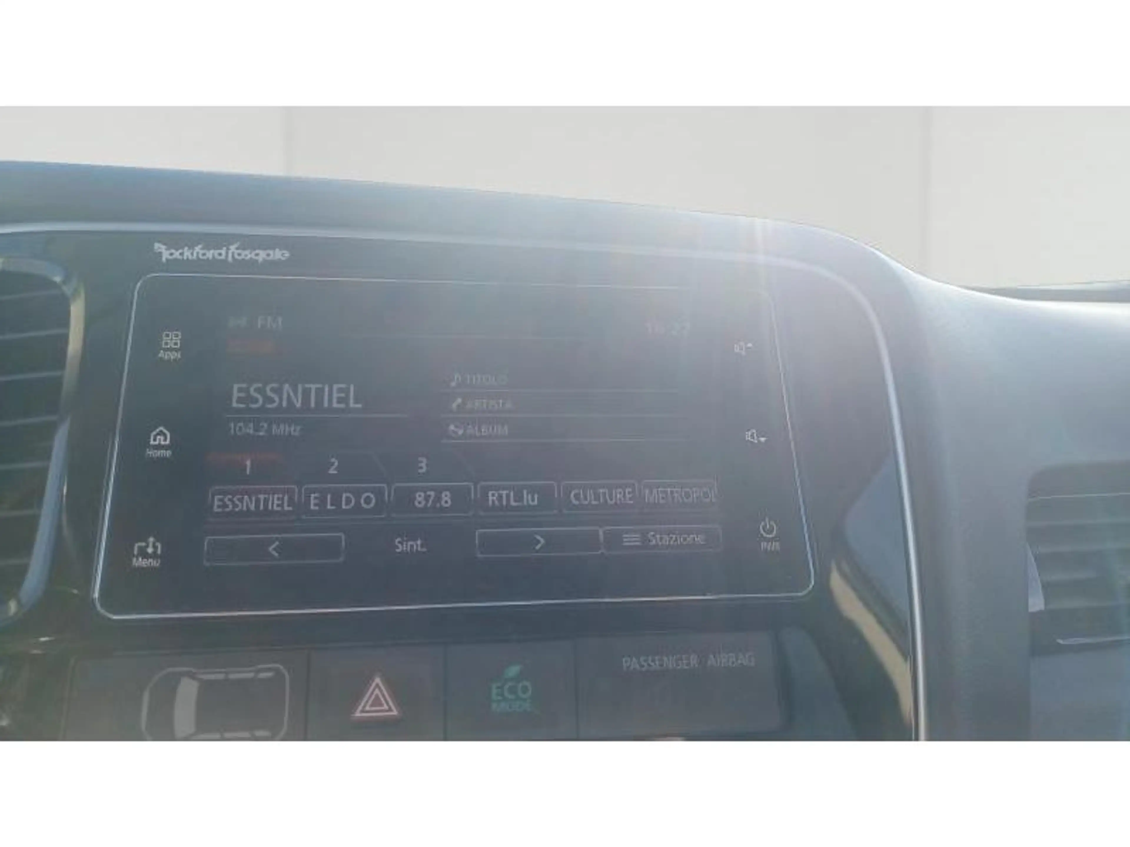 Mitsubishi Outlander PHEV — photo 14