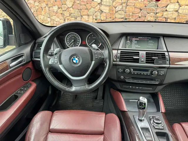 BMW X6 view 19