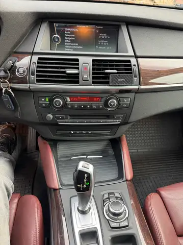 BMW X6 view 21