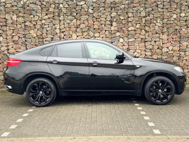 BMW X6 view 5