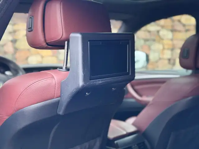 BMW X6 view 16