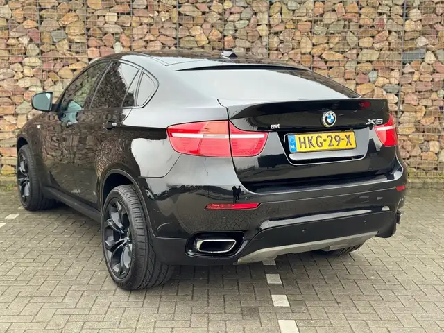 BMW X6 view 9