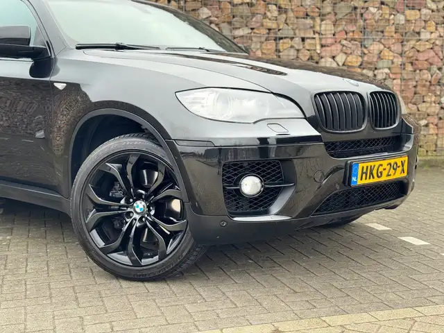 BMW X6 view 4