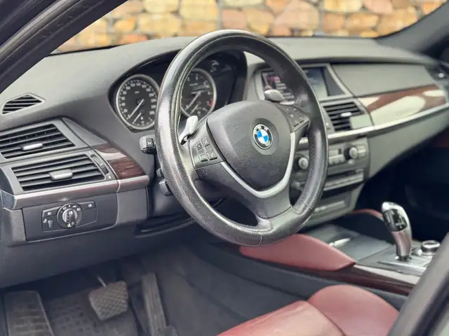 BMW X6 view 12