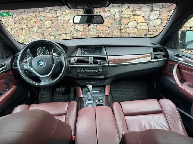 BMW X6 view 18