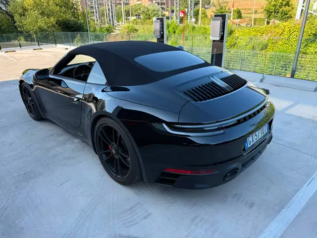 Porsche 911 view 5