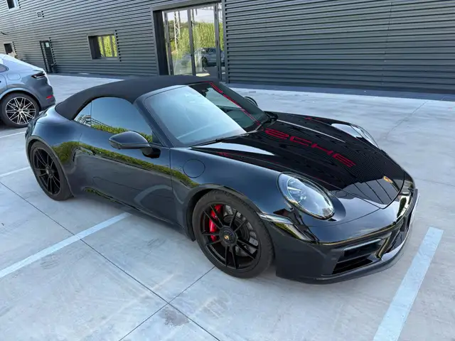 Porsche 911 view 12