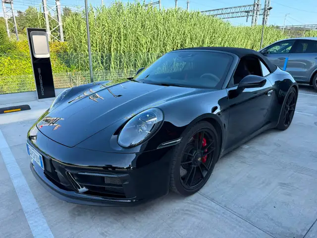 Porsche 911 view 4
