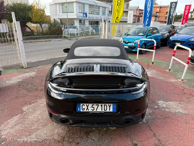 Porsche 911 view 3