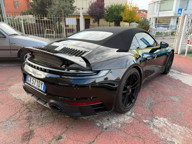 Porsche 911 view 9