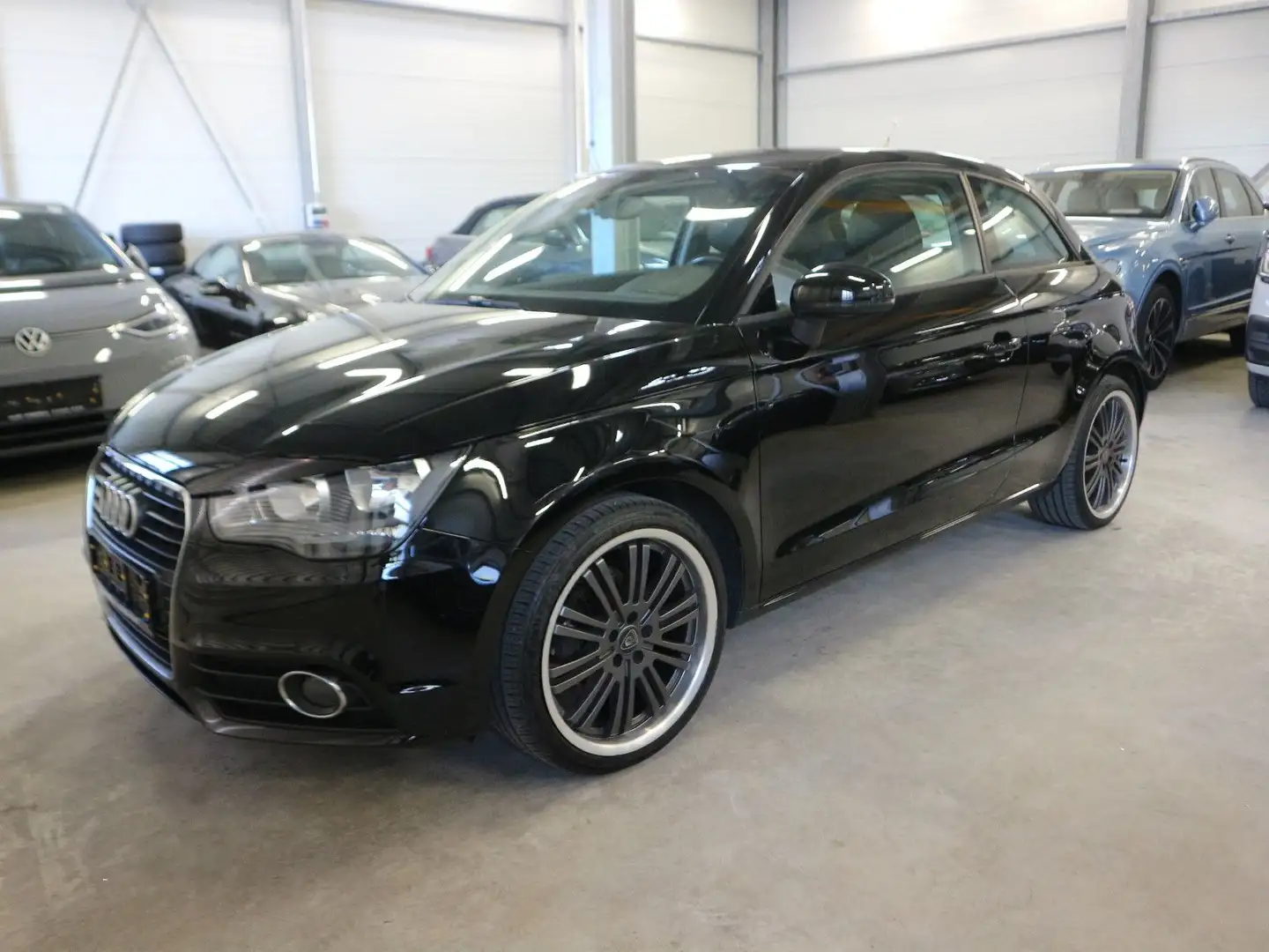 Audi A1 Ambition 1.6 TDi Klimaautomatik PDC SHZ Nero - 2