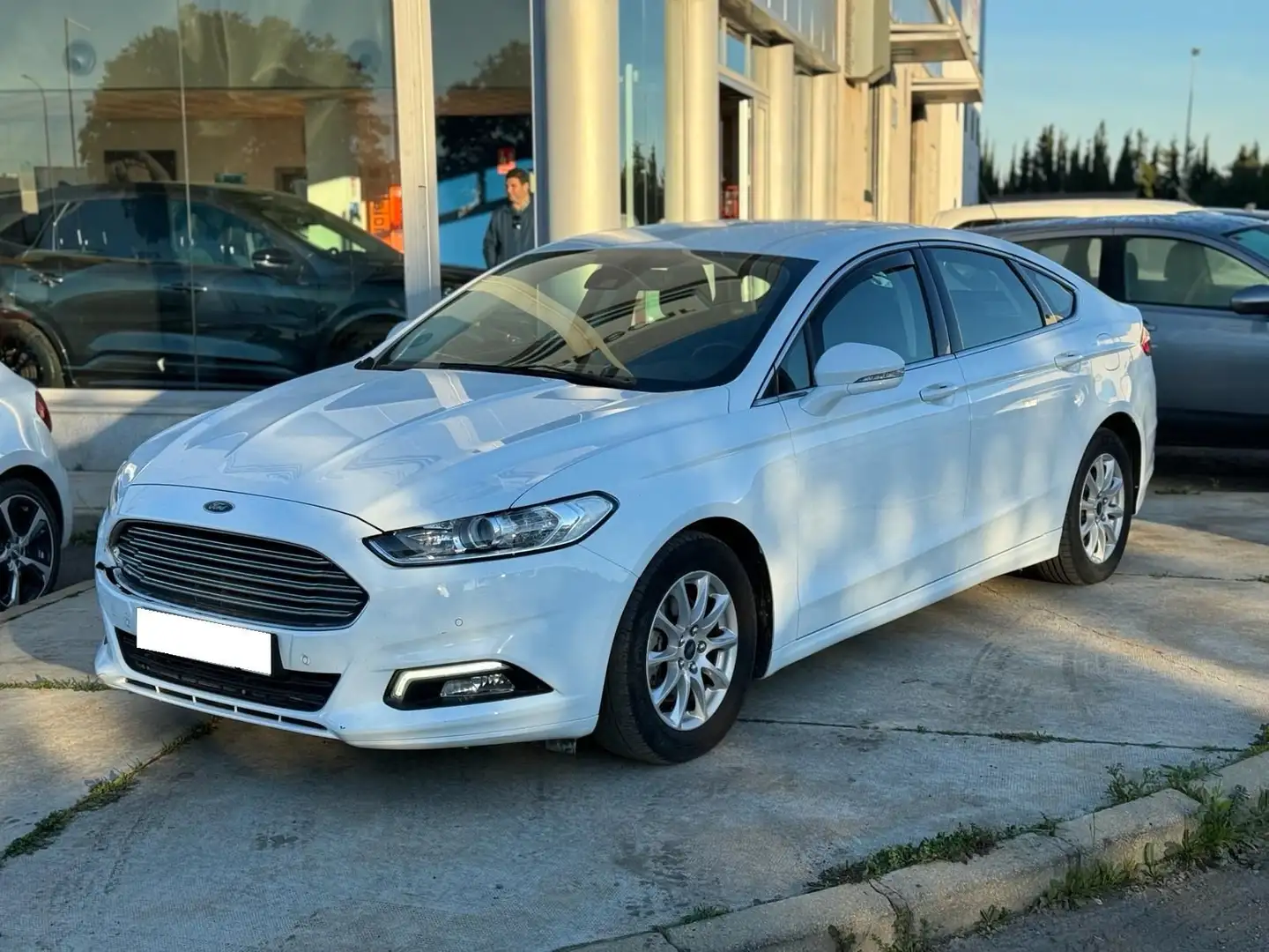 Ford Mondeo 1.5TDCI Trend 120 Blanc - 1