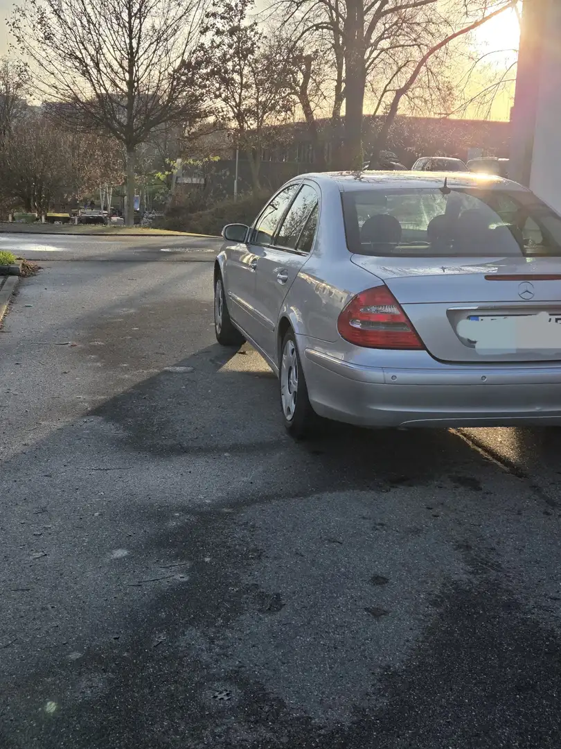 Mercedes-Benz E 240 Elegance - 2